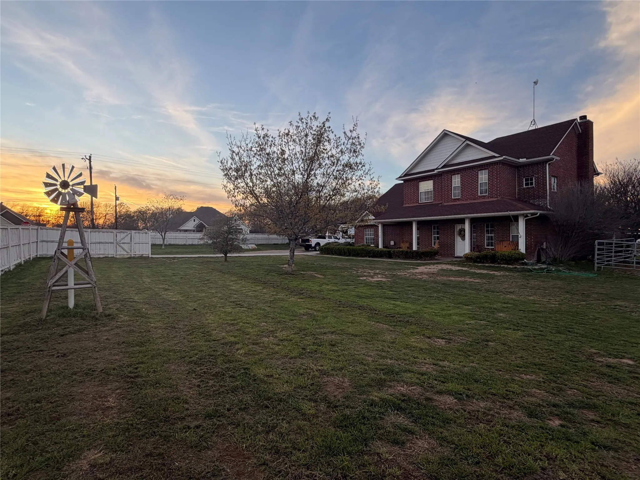 Single Family Residence For Sale in Parker County , 103 Tusk Court, Weatherford, Texas 76085, 4 Bedroom, 3 Bathroom, 4 Garage spaces, 2,380 Sqft, built in 2001, mls#21399811, Real Estate Agent in Weatherford, Homes For Sale in Parker county, Homes For Sale in Weatherford, Realtor in Weatherford Texas, Real Estate Brokerage Independent Realty Texas, Luminita Cordes Realtor