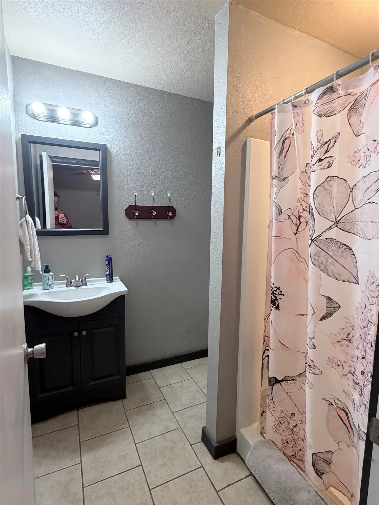 Single Family Residence For Sale in Parker County , 103 Tusk Court, Weatherford, Texas 76085, 4 Bedroom, 3 Bathroom, 4 Garage spaces, 2,380 Sqft, built in 2001, mls#21399811, Real Estate Agent in Weatherford, Homes For Sale in Parker county, Homes For Sale in Weatherford, Realtor in Weatherford Texas, Real Estate Brokerage Independent Realty Texas, Luminita Cordes Realtor