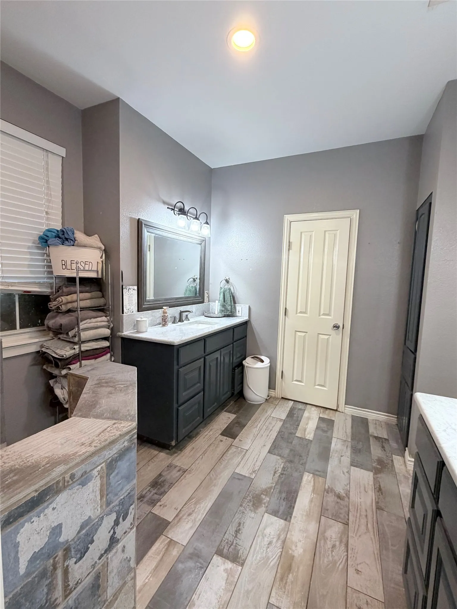 Single Family Residence For Sale in Parker County , 103 Tusk Court, Weatherford, Texas 76085, 4 Bedroom, 3 Bathroom, 4 Garage spaces, 2,380 Sqft, built in 2001, mls#21399811, Real Estate Agent in Weatherford, Homes For Sale in Parker county, Homes For Sale in Weatherford, Realtor in Weatherford Texas, Real Estate Brokerage Independent Realty Texas, Luminita Cordes Realtor