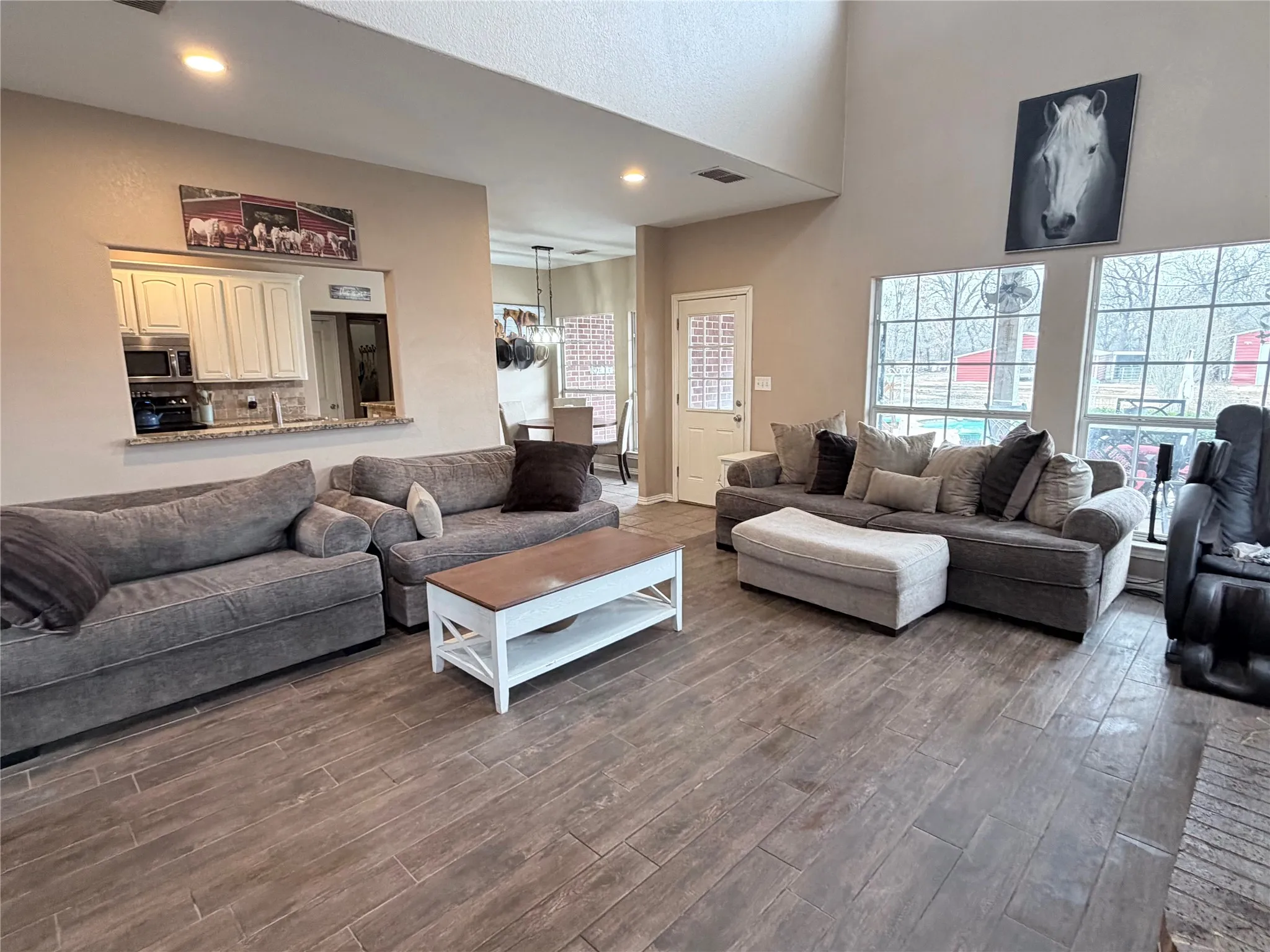 Single Family Residence For Sale in Parker County , 103 Tusk Court, Weatherford, Texas 76085, 4 Bedroom, 3 Bathroom, 4 Garage spaces, 2,380 Sqft, built in 2001, mls#21399811, Real Estate Agent in Weatherford, Homes For Sale in Parker county, Homes For Sale in Weatherford, Realtor in Weatherford Texas, Real Estate Brokerage Independent Realty Texas, Luminita Cordes Realtor
