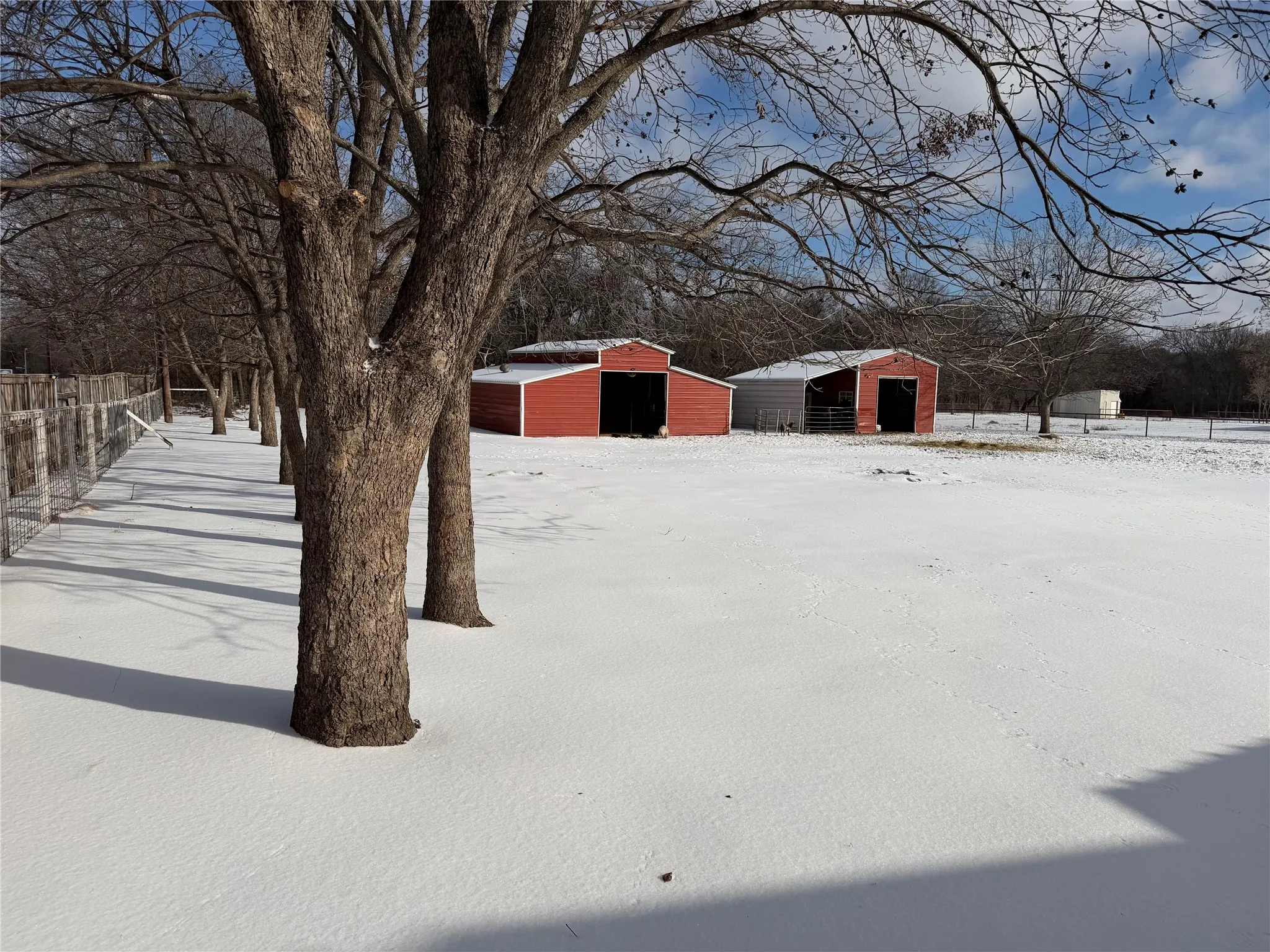 Single Family Residence For Sale in Parker County , 103 Tusk Court, Weatherford, Texas 76085, 4 Bedroom, 3 Bathroom, 4 Garage spaces, 2,380 Sqft, built in 2001, mls#21399811, Real Estate Agent in Weatherford, Homes For Sale in Parker county, Homes For Sale in Weatherford, Realtor in Weatherford Texas, Real Estate Brokerage Independent Realty Texas, Luminita Cordes Realtor