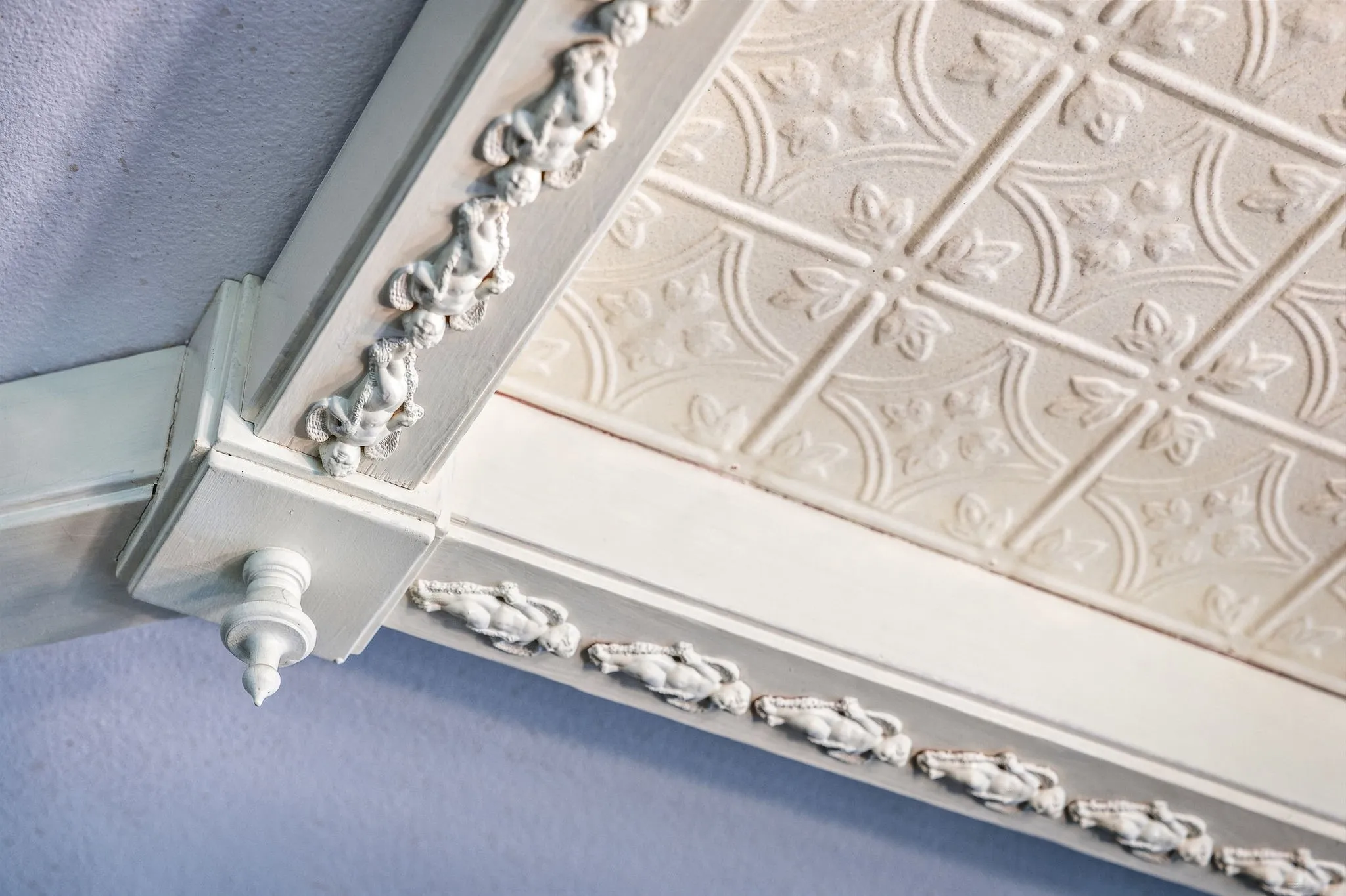 Ceiling with decorative corbels and ornamental molding, featuring a coffered panel design