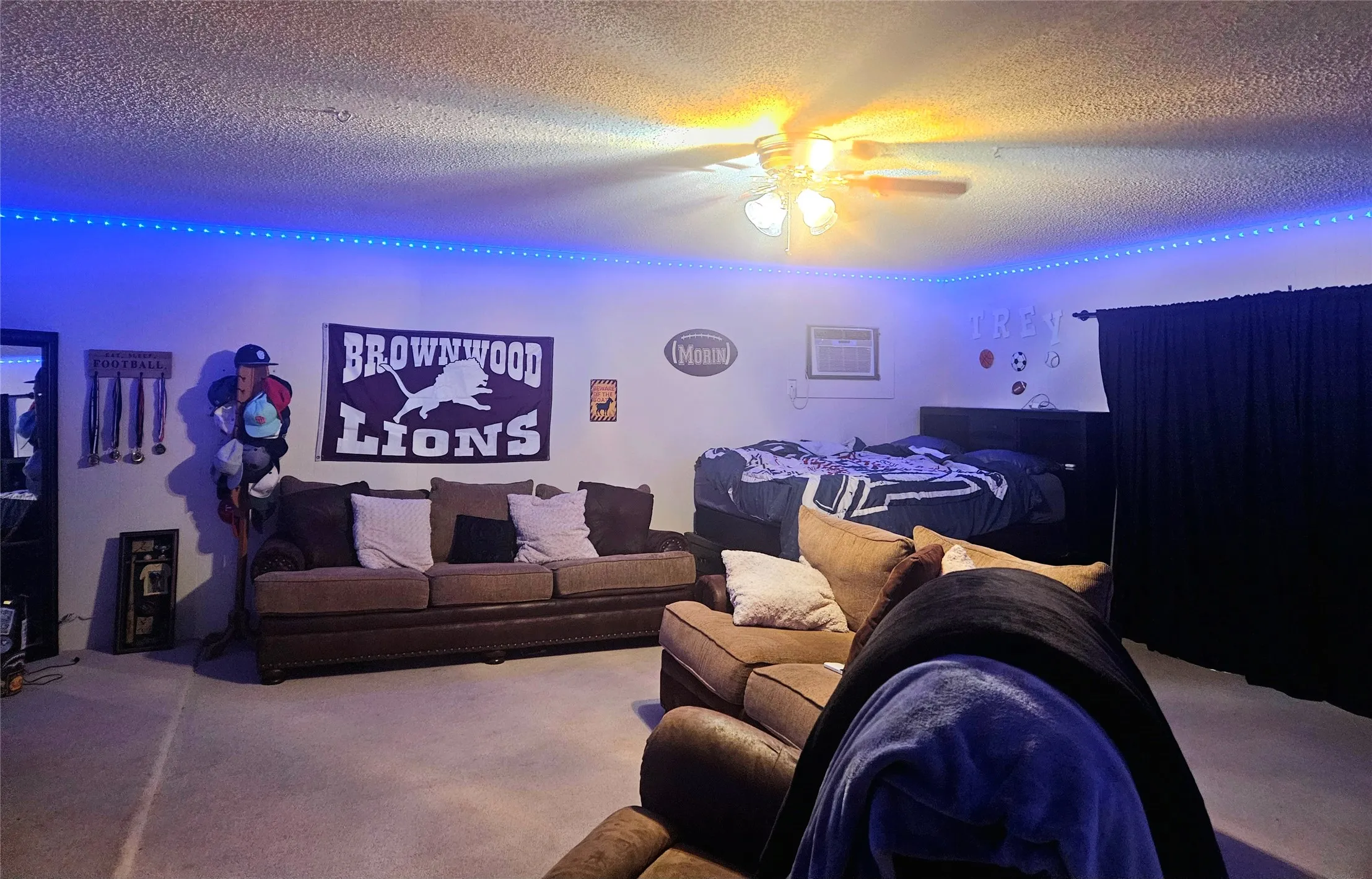 This is the oversized 4th bedroom that is flex space