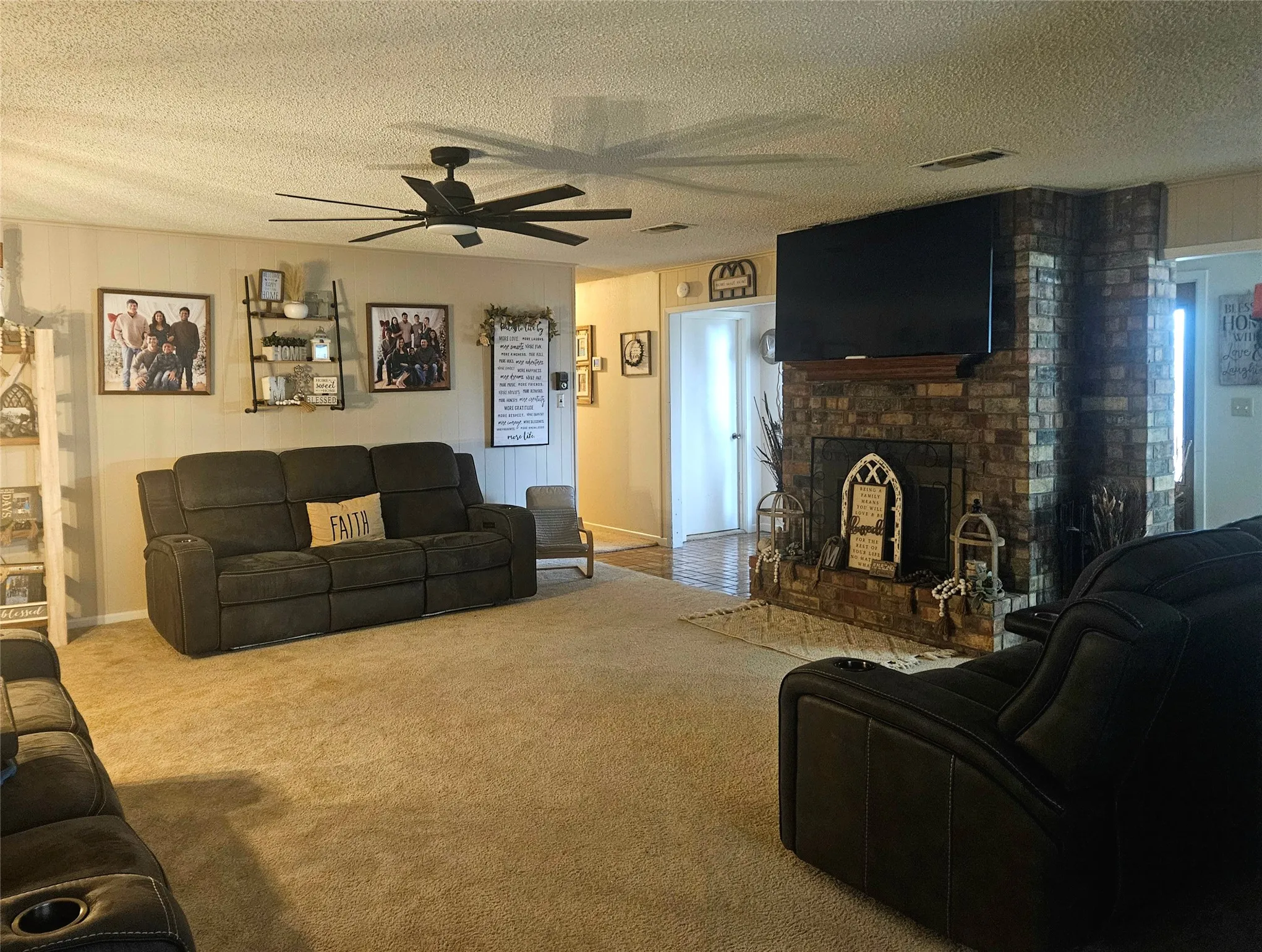 Single Family Residence For Sale in Brown County , 1 Dixie Court, Brownwood, Texas 76801, 4 Bedroom, 2 Bathroom, Garage spaces, 2,401 Sqft, built in 1977, mls#21402197, Real Estate Agent in Brownwood, Homes For Sale in Brown county, Homes For Sale in Brownwood, Realtor in Brownwood Texas, Real Estate Brokerage Independent Realty Texas, Luminita Cordes Realtor
