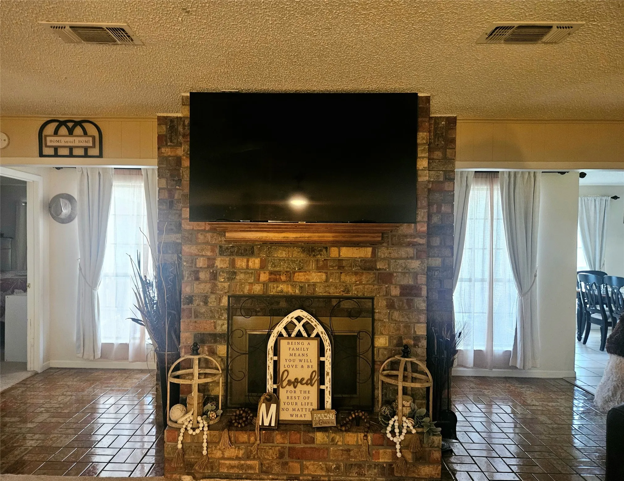 Single Family Residence For Sale in Brown County , 1 Dixie Court, Brownwood, Texas 76801, 4 Bedroom, 2 Bathroom, Garage spaces, 2,401 Sqft, built in 1977, mls#21402197, Real Estate Agent in Brownwood, Homes For Sale in Brown county, Homes For Sale in Brownwood, Realtor in Brownwood Texas, Real Estate Brokerage Independent Realty Texas, Luminita Cordes Realtor