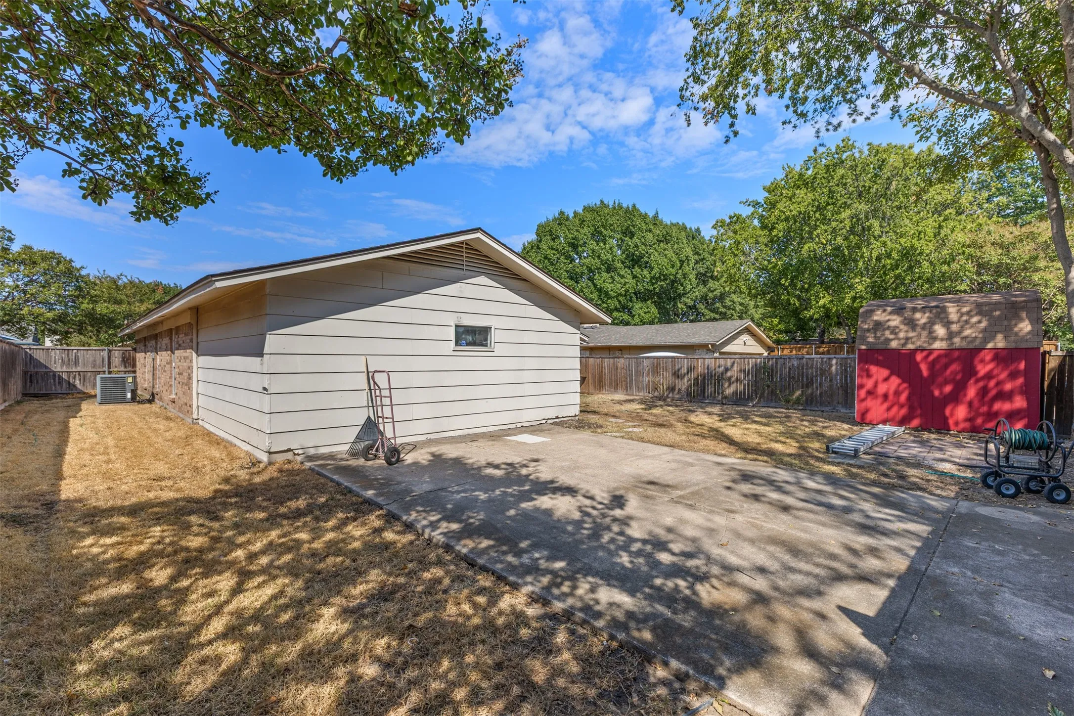 Single Family Residence For Rent in Dallas County , 2418 Village Green Drive, Garland, Texas 75044, 3 Bedroom, 2 Bathroom, Garage spaces, 2,058 Sqft, built in 1974, mls#21402689, Real Estate Agent in Garland, Homes For Rent in Dallas county, Homes For Rent in Garland, Realtor in Garland Texas, Real Estate Brokerage Independent Realty Texas, Luminita Cordes Realtor
