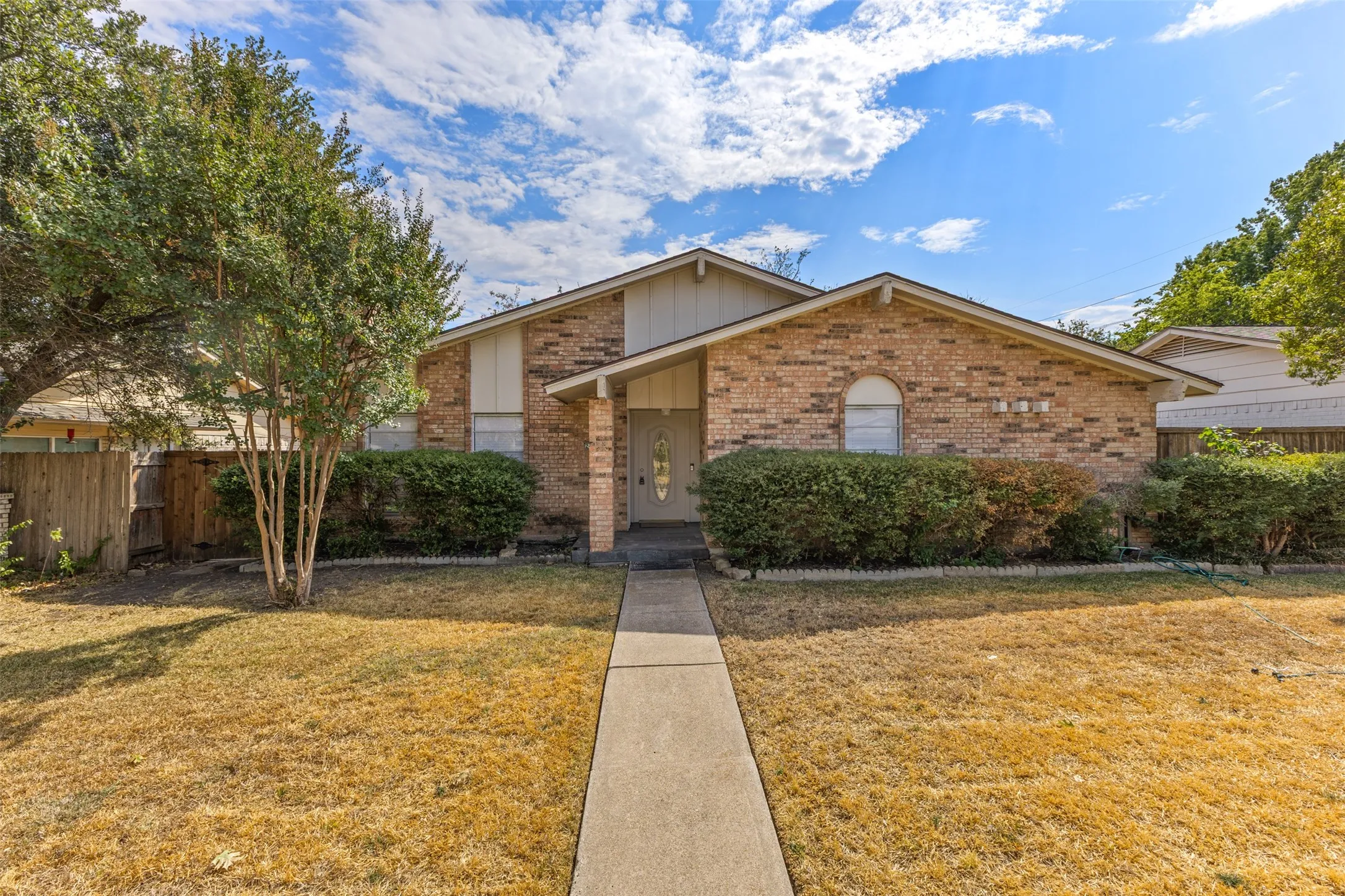 Single Family Residence For Rent in Dallas County , 2418 Village Green Drive, Garland, Texas 75044, 3 Bedroom, 2 Bathroom, Garage spaces, 2,058 Sqft, built in 1974, mls#21402689, Real Estate Agent in Garland, Homes For Rent in Dallas county, Homes For Rent in Garland, Realtor in Garland Texas, Real Estate Brokerage Independent Realty Texas, Luminita Cordes Realtor