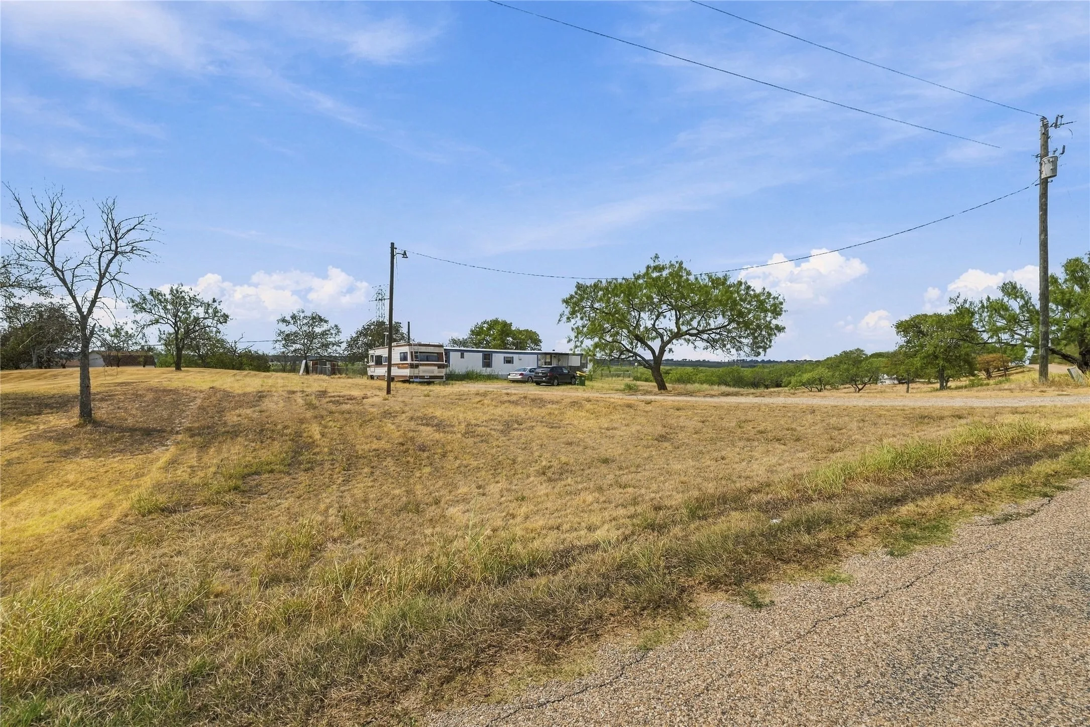 Mobile Home For Sale in Ellis County , 252 Mesa Road, Waxahachie, Texas 75167, 3 Bedroom, 1 Bathroom, Garage spaces, 924 Sqft, built in 1978, mls#21400822, Real Estate Agent in Waxahachie, Homes For Sale in Ellis county, Homes For Sale in Waxahachie, Realtor in Waxahachie Texas, Real Estate Brokerage Independent Realty Texas, Luminita Cordes Realtor