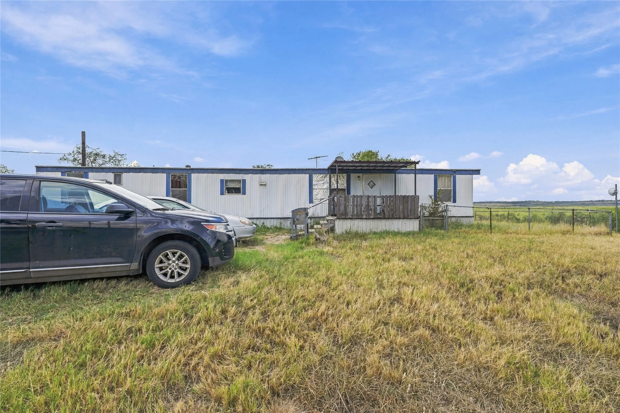 Mobile Home For Sale in Ellis County , 252 Mesa Road, Waxahachie, Texas 75167, 3 Bedroom, 1 Bathroom, Garage spaces, 924 Sqft, built in 1978, mls#21400822, Real Estate Agent in Waxahachie, Homes For Sale in Ellis county, Homes For Sale in Waxahachie, Realtor in Waxahachie Texas, Real Estate Brokerage Independent Realty Texas, Luminita Cordes Realtor