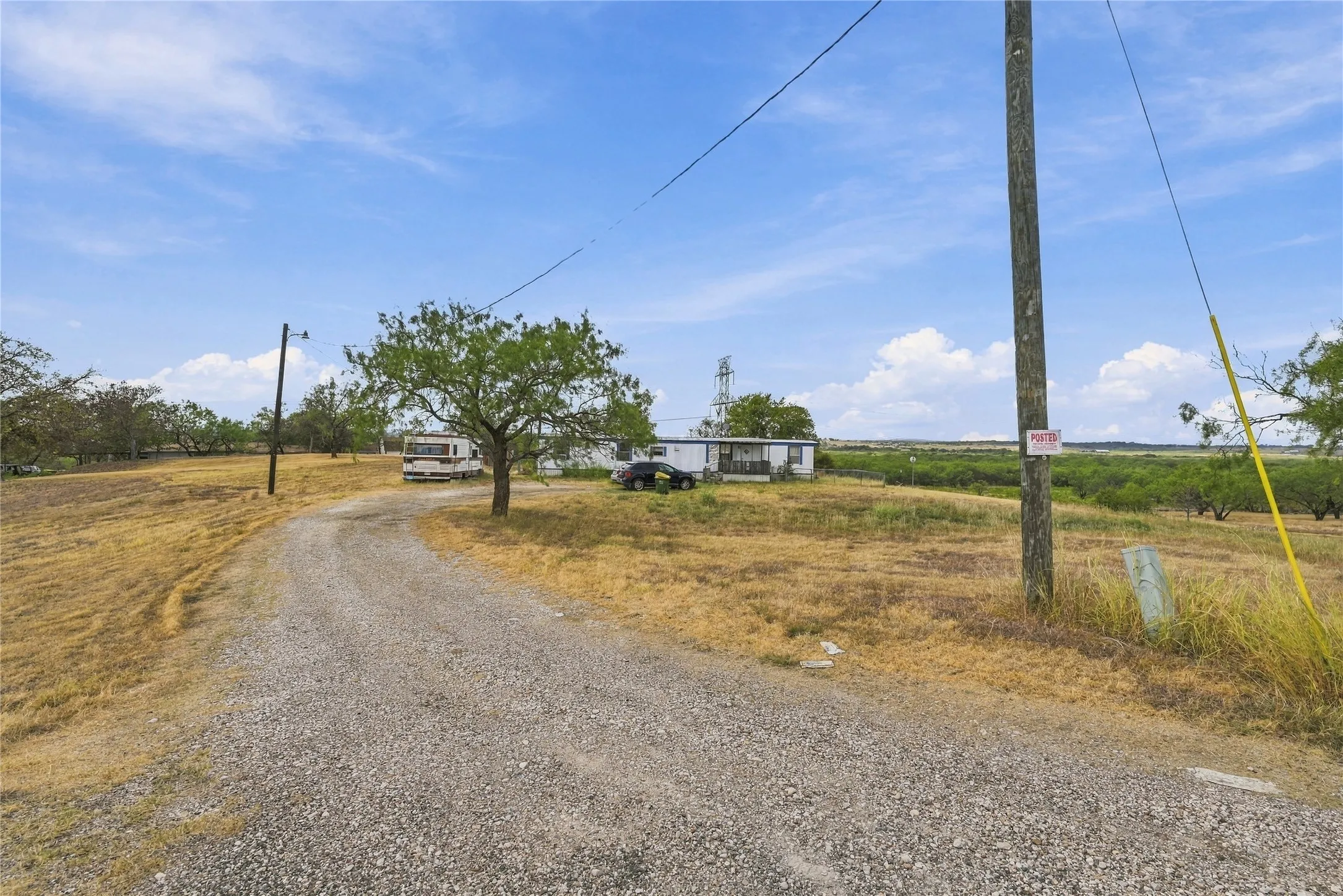 Mobile Home For Sale in Ellis County , 252 Mesa Road, Waxahachie, Texas 75167, 3 Bedroom, 1 Bathroom, Garage spaces, 924 Sqft, built in 1978, mls#21400822, Real Estate Agent in Waxahachie, Homes For Sale in Ellis county, Homes For Sale in Waxahachie, Realtor in Waxahachie Texas, Real Estate Brokerage Independent Realty Texas, Luminita Cordes Realtor