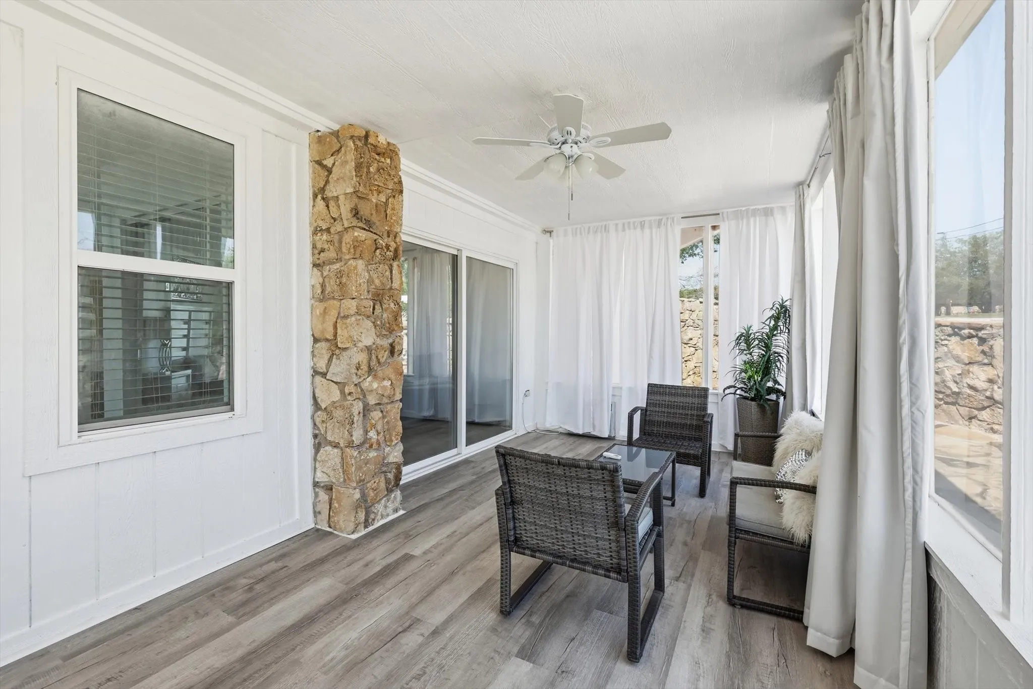 Single Family Residence For Sale in Wise County , 732 Blue Fathom Drive, Runaway Bay, Texas 76426, 3 Bedroom, 3 Bathroom, Garage spaces, 2,064 Sqft, built in 1990, mls#21402686, Real Estate Agent in Runaway Bay, Homes For Sale in Wise county, Homes For Sale in Runaway Bay, Realtor in Runaway Bay Texas, Real Estate Brokerage Independent Realty Texas, Luminita Cordes Realtor