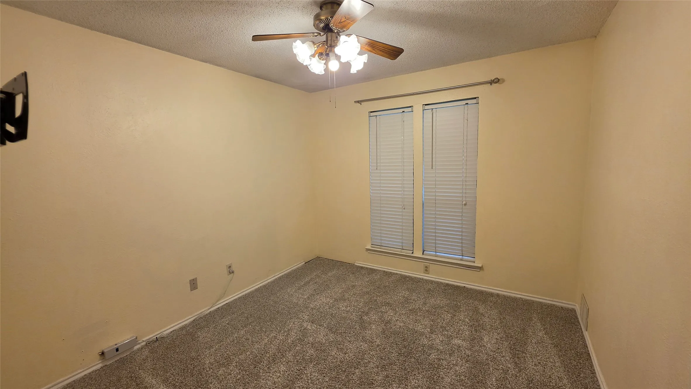Single Family Residence For Rent in Dallas County , 1821 Trowbridge Street, Garland, Texas 75044, 3 Bedroom, 2 Bathroom, 2 Garage spaces, 1,854 Sqft, built in 1978, mls#21402678, Real Estate Agent in Garland, Homes For Rent in Dallas county, Homes For Rent in Garland, Realtor in Garland Texas, Real Estate Brokerage Independent Realty Texas, Luminita Cordes Realtor