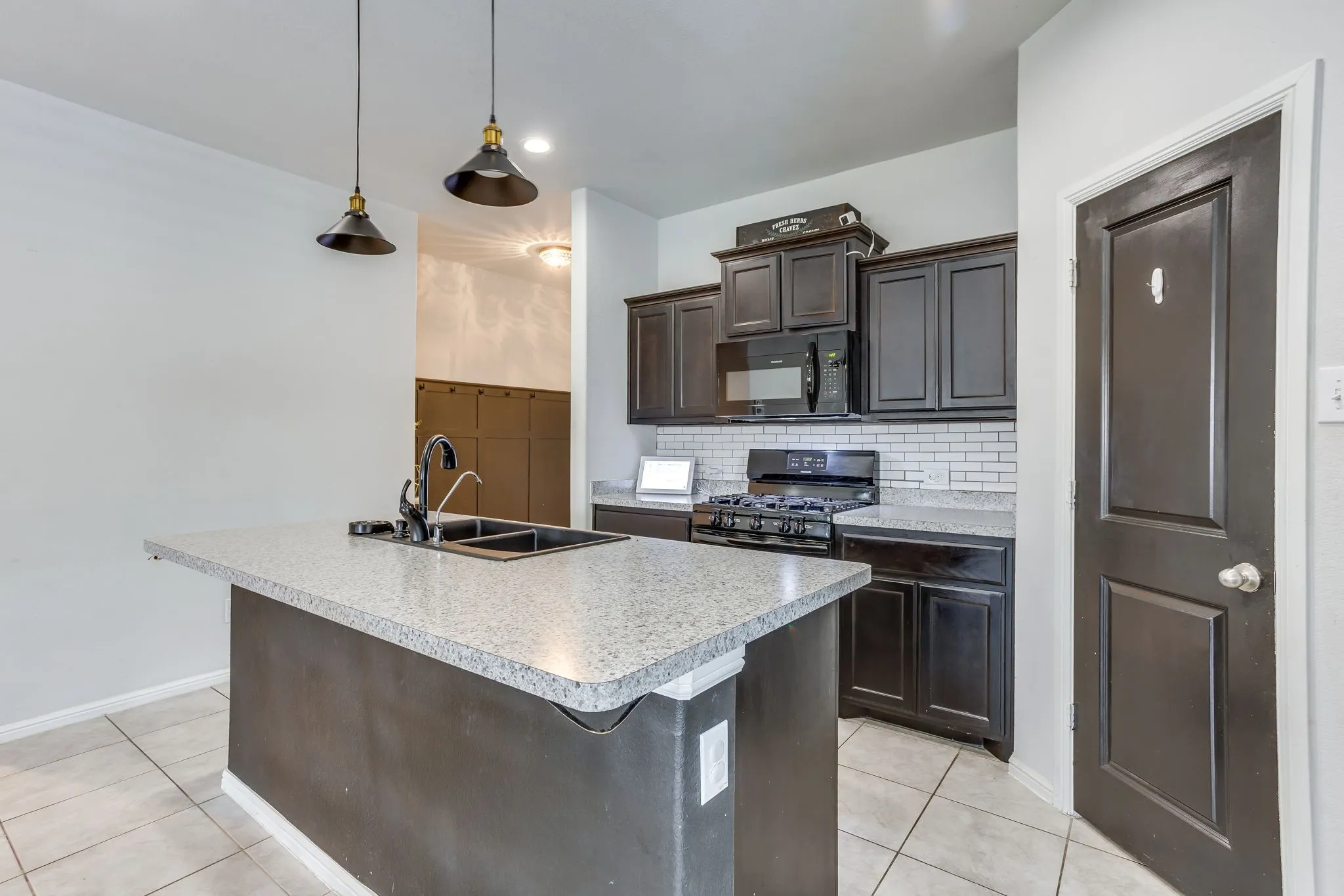 Single Family Residence For Sale in Tarrant County , 10345 Fort Crockett Trail, Crowley, Texas 76036, 4 Bedroom, 2 Bathroom, 2 Garage spaces, 1,669 Sqft, built in 2019, mls#21402677, Real Estate Agent in Crowley, Homes For Sale in Tarrant county, Homes For Sale in Crowley, Realtor in Crowley Texas, Real Estate Brokerage Independent Realty Texas, Luminita Cordes Realtor