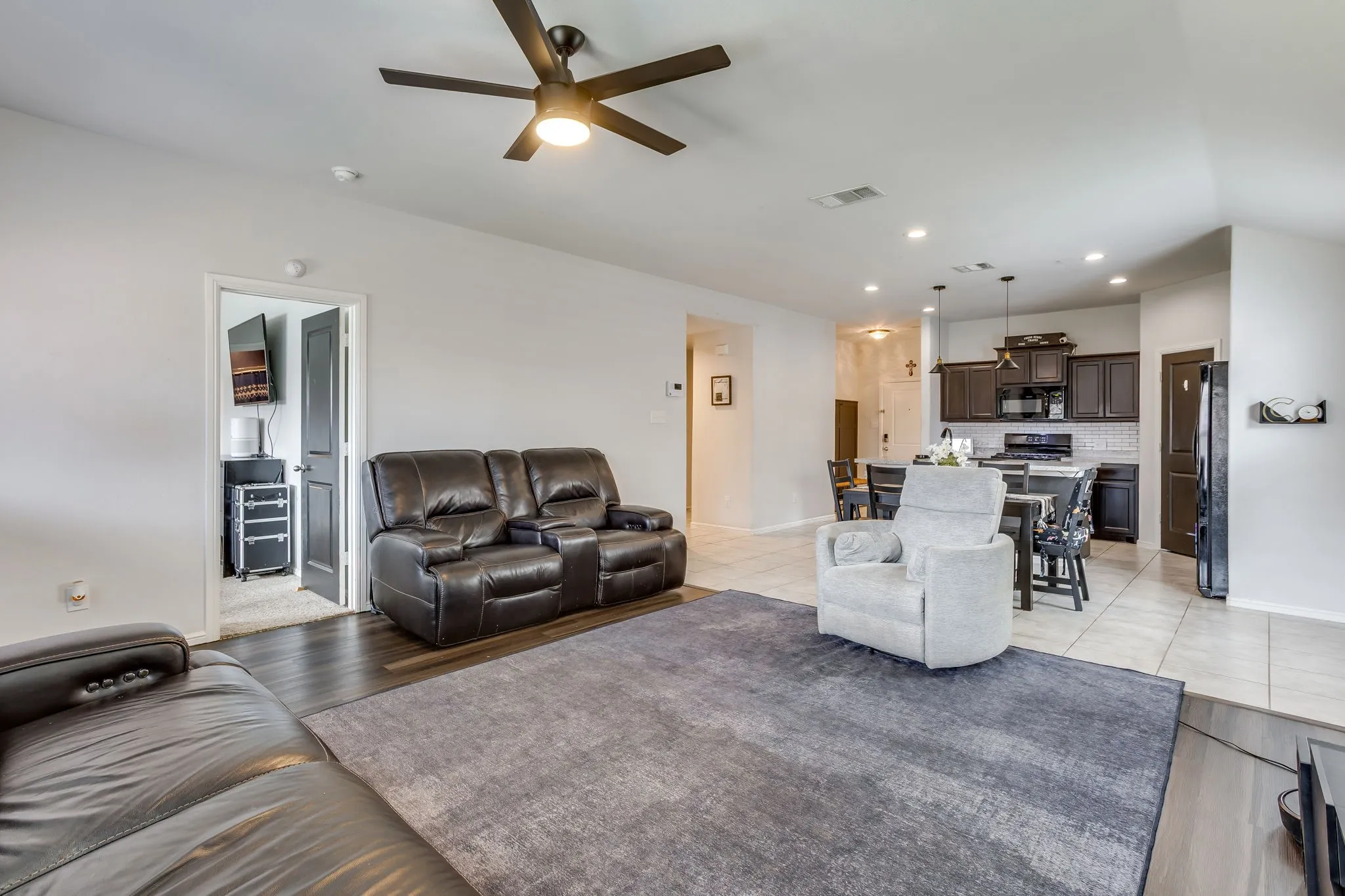 Single Family Residence For Sale in Tarrant County , 10345 Fort Crockett Trail, Crowley, Texas 76036, 4 Bedroom, 2 Bathroom, 2 Garage spaces, 1,669 Sqft, built in 2019, mls#21402677, Real Estate Agent in Crowley, Homes For Sale in Tarrant county, Homes For Sale in Crowley, Realtor in Crowley Texas, Real Estate Brokerage Independent Realty Texas, Luminita Cordes Realtor