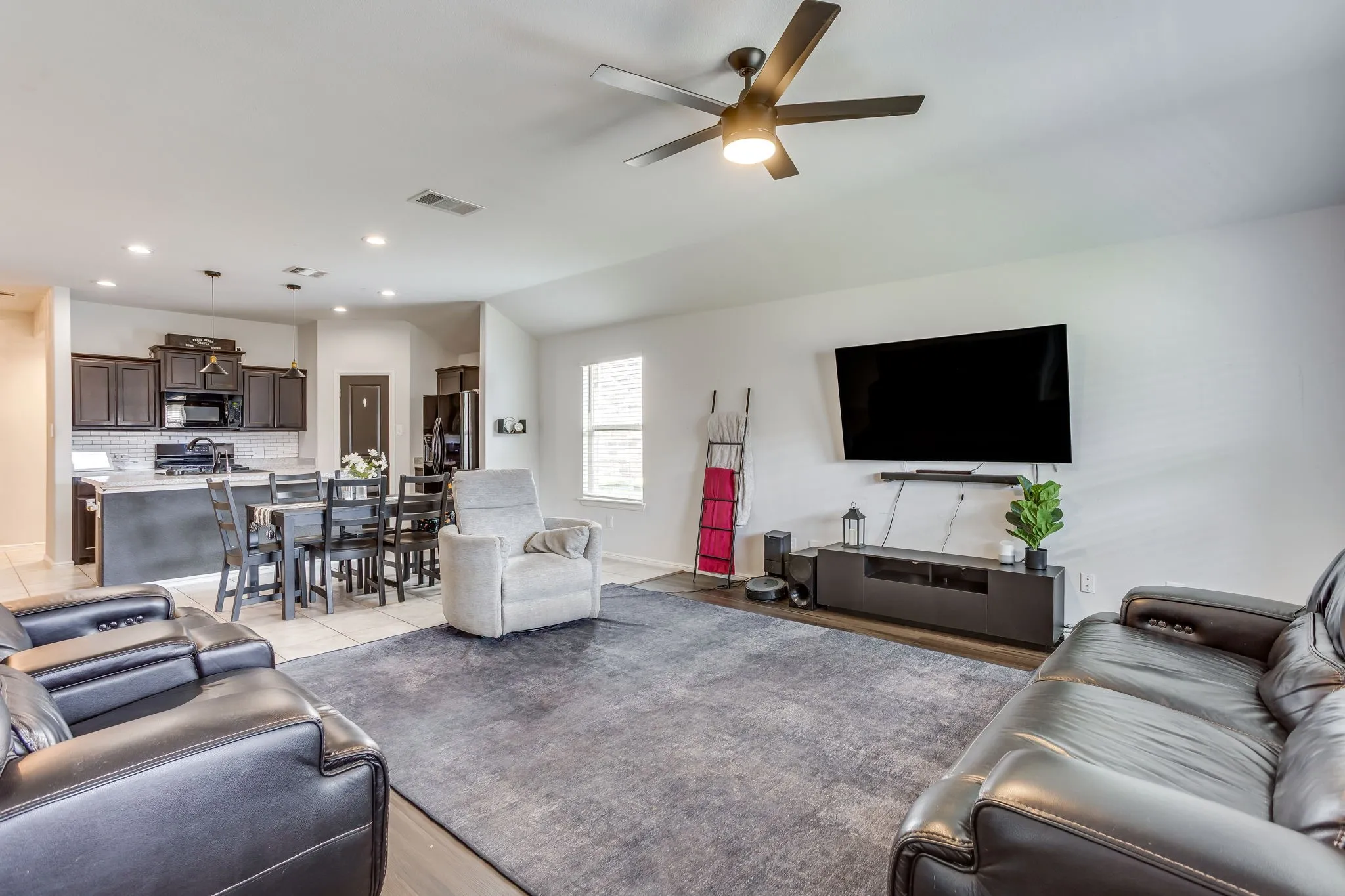 Single Family Residence For Sale in Tarrant County , 10345 Fort Crockett Trail, Crowley, Texas 76036, 4 Bedroom, 2 Bathroom, 2 Garage spaces, 1,669 Sqft, built in 2019, mls#21402677, Real Estate Agent in Crowley, Homes For Sale in Tarrant county, Homes For Sale in Crowley, Realtor in Crowley Texas, Real Estate Brokerage Independent Realty Texas, Luminita Cordes Realtor
