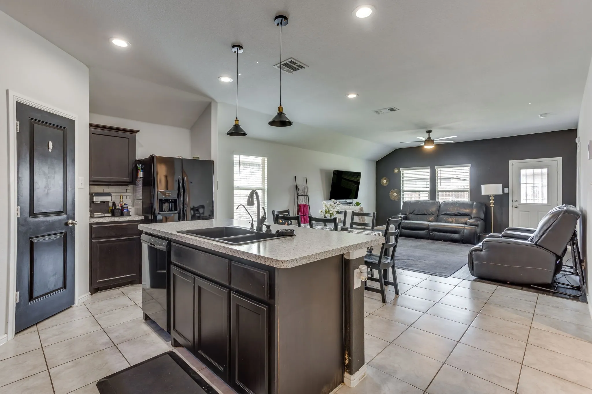 Single Family Residence For Sale in Tarrant County , 10345 Fort Crockett Trail, Crowley, Texas 76036, 4 Bedroom, 2 Bathroom, 2 Garage spaces, 1,669 Sqft, built in 2019, mls#21402677, Real Estate Agent in Crowley, Homes For Sale in Tarrant county, Homes For Sale in Crowley, Realtor in Crowley Texas, Real Estate Brokerage Independent Realty Texas, Luminita Cordes Realtor