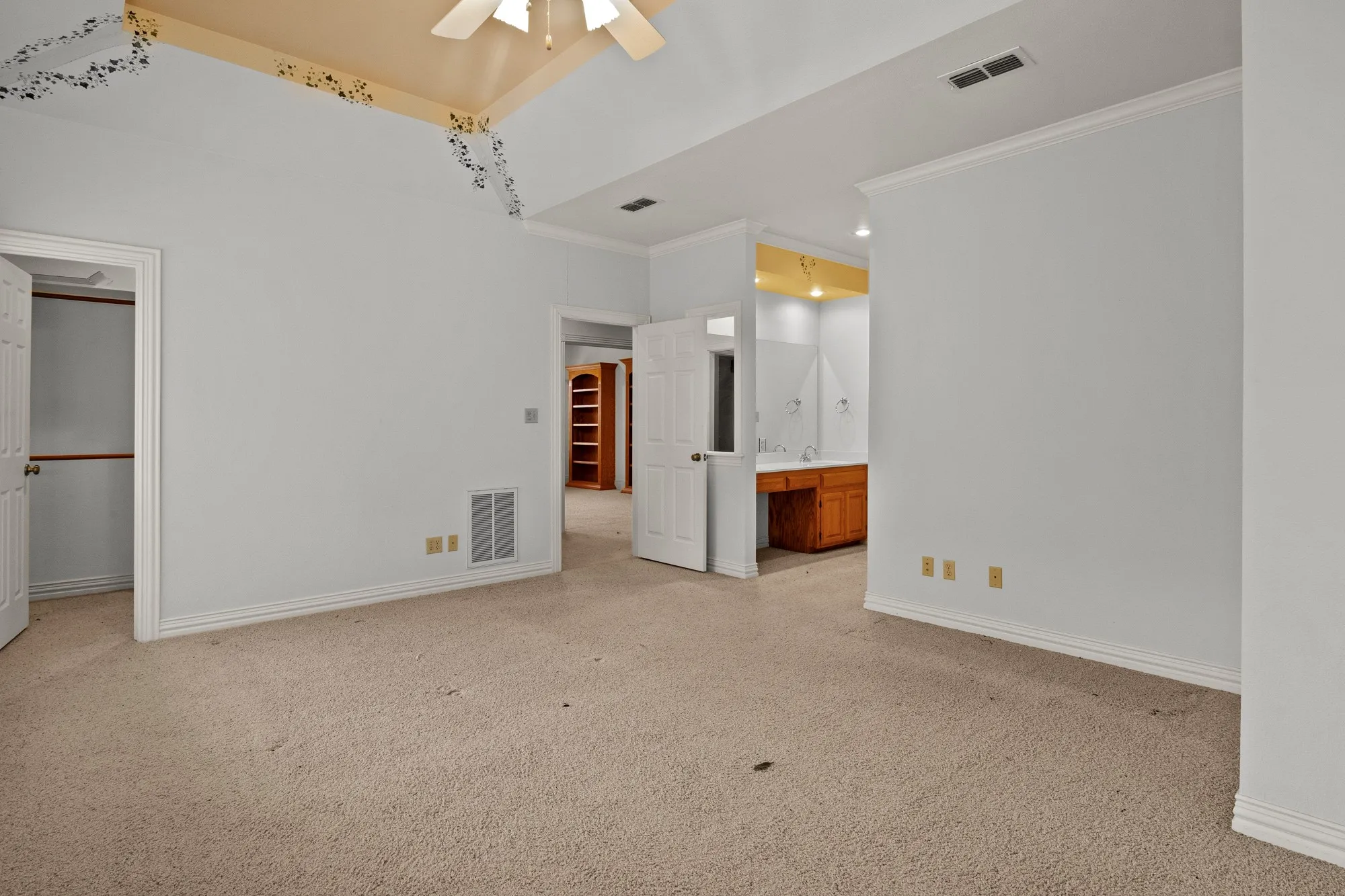 Single Family Residence For Sale in Titus County , 205 County Road 1485, Mt Pleasant, Texas 75455, 5 Bedroom, 3 Bathroom, 2 Garage spaces, 3,930 Sqft, built in 1994, mls#21402269, Real Estate Agent in Mt Pleasant, Homes For Sale in Titus county, Homes For Sale in Mt Pleasant, Realtor in Mt Pleasant Texas, Real Estate Brokerage Independent Realty Texas, Luminita Cordes Realtor