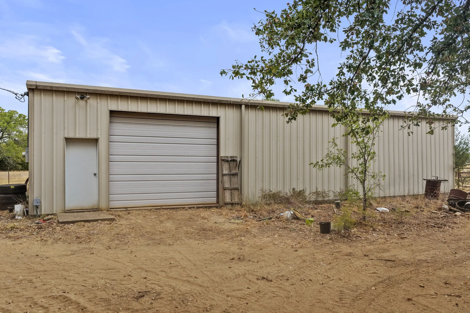 Single Family Residence For Sale in Titus County , 205 County Road 1485, Mt Pleasant, Texas 75455, 5 Bedroom, 3 Bathroom, 2 Garage spaces, 3,930 Sqft, built in 1994, mls#21402269, Real Estate Agent in Mt Pleasant, Homes For Sale in Titus county, Homes For Sale in Mt Pleasant, Realtor in Mt Pleasant Texas, Real Estate Brokerage Independent Realty Texas, Luminita Cordes Realtor