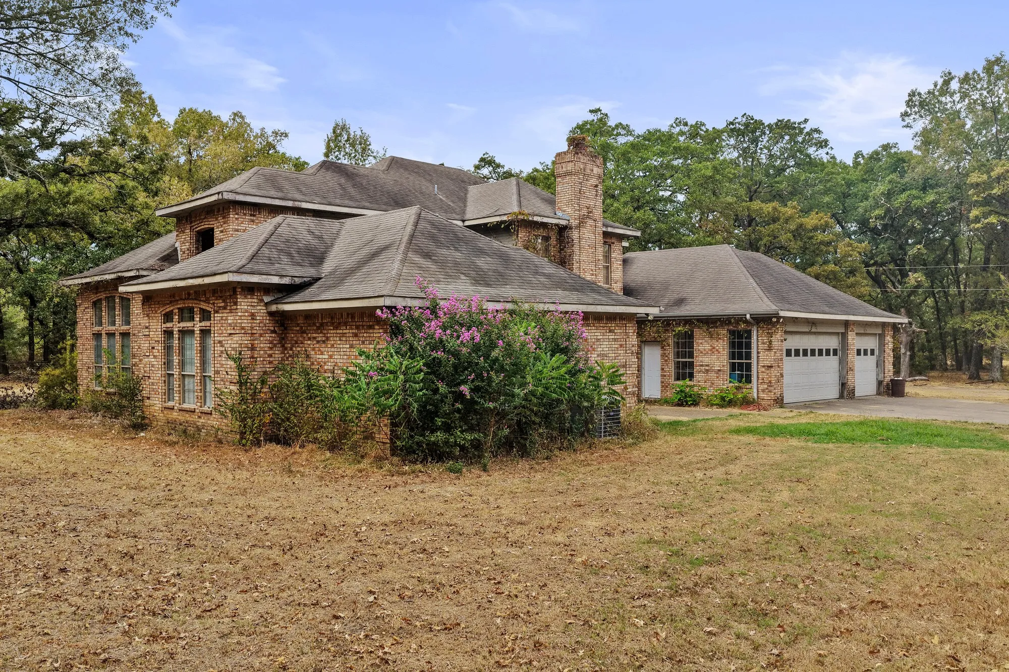 Single Family Residence For Sale in Titus County , 205 County Road 1485, Mt Pleasant, Texas 75455, 5 Bedroom, 3 Bathroom, 2 Garage spaces, 3,930 Sqft, built in 1994, mls#21402269, Real Estate Agent in Mt Pleasant, Homes For Sale in Titus county, Homes For Sale in Mt Pleasant, Realtor in Mt Pleasant Texas, Real Estate Brokerage Independent Realty Texas, Luminita Cordes Realtor
