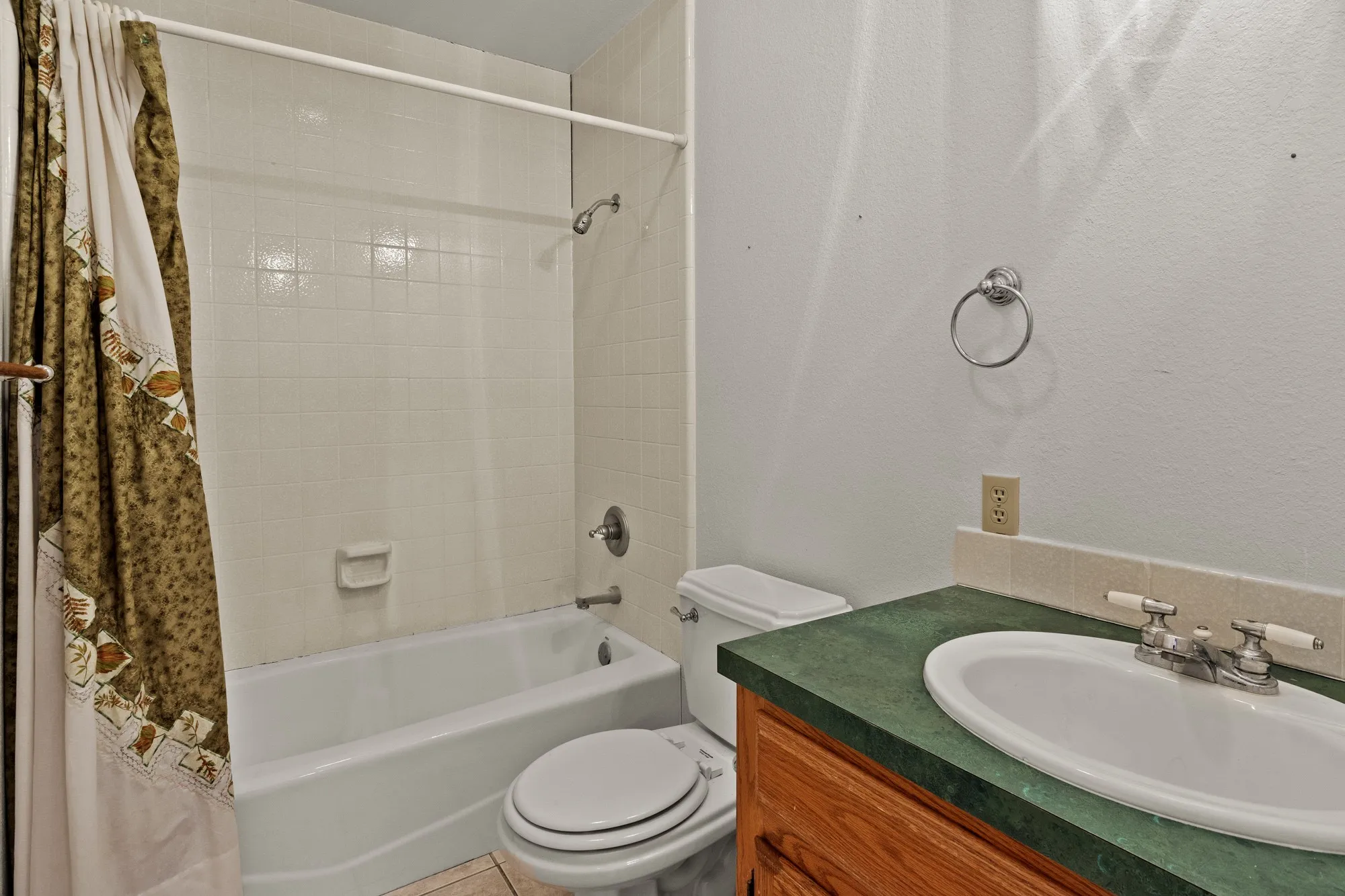 Single Family Residence For Sale in Titus County , 205 County Road 1485, Mt Pleasant, Texas 75455, 5 Bedroom, 3 Bathroom, 2 Garage spaces, 3,930 Sqft, built in 1994, mls#21402269, Real Estate Agent in Mt Pleasant, Homes For Sale in Titus county, Homes For Sale in Mt Pleasant, Realtor in Mt Pleasant Texas, Real Estate Brokerage Independent Realty Texas, Luminita Cordes Realtor