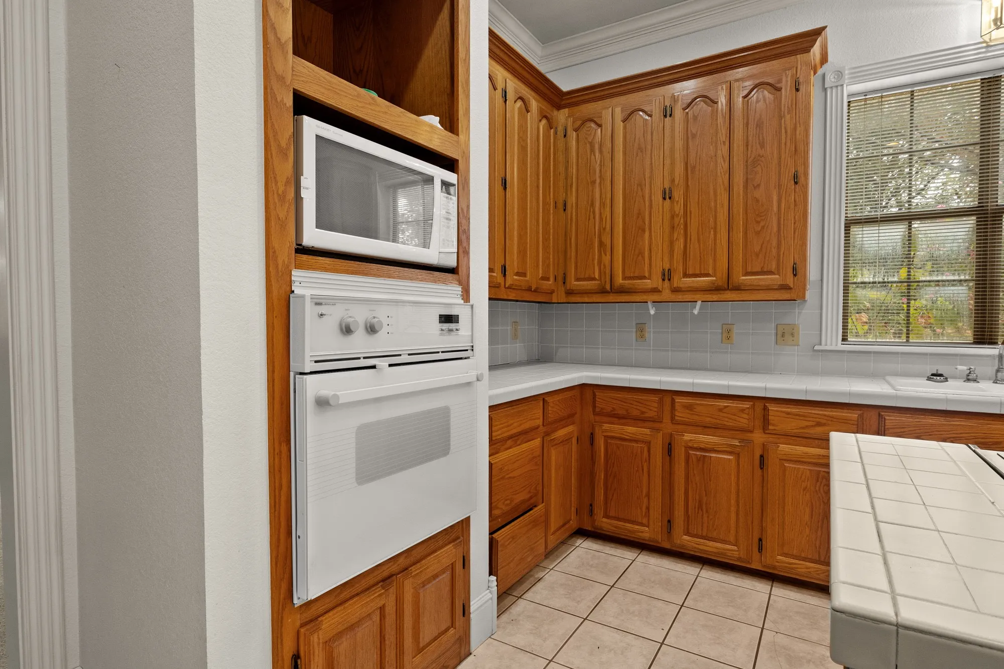 Single Family Residence For Sale in Titus County , 205 County Road 1485, Mt Pleasant, Texas 75455, 5 Bedroom, 3 Bathroom, 2 Garage spaces, 3,930 Sqft, built in 1994, mls#21402269, Real Estate Agent in Mt Pleasant, Homes For Sale in Titus county, Homes For Sale in Mt Pleasant, Realtor in Mt Pleasant Texas, Real Estate Brokerage Independent Realty Texas, Luminita Cordes Realtor