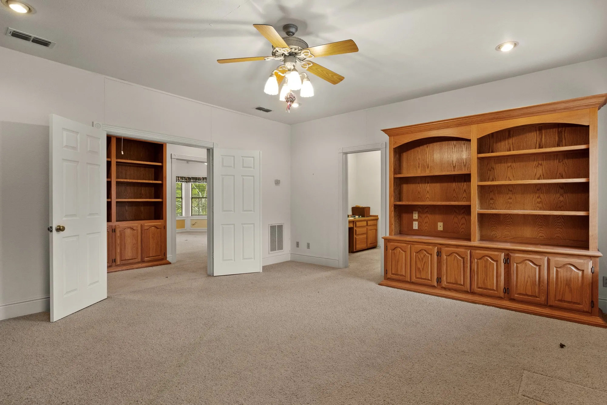 Single Family Residence For Sale in Titus County , 205 County Road 1485, Mt Pleasant, Texas 75455, 5 Bedroom, 3 Bathroom, 2 Garage spaces, 3,930 Sqft, built in 1994, mls#21402269, Real Estate Agent in Mt Pleasant, Homes For Sale in Titus county, Homes For Sale in Mt Pleasant, Realtor in Mt Pleasant Texas, Real Estate Brokerage Independent Realty Texas, Luminita Cordes Realtor