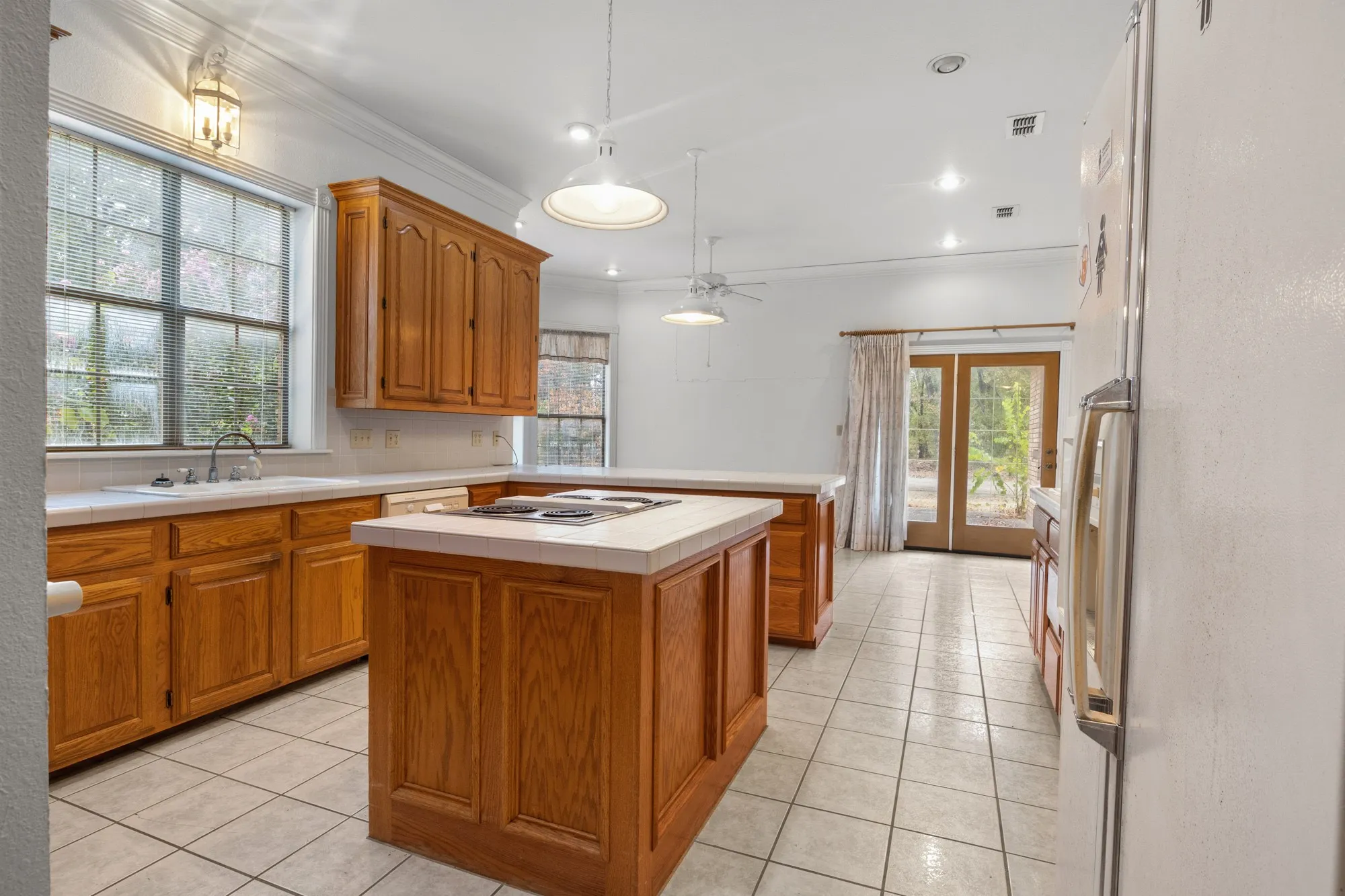 Single Family Residence For Sale in Titus County , 205 County Road 1485, Mt Pleasant, Texas 75455, 5 Bedroom, 3 Bathroom, 2 Garage spaces, 3,930 Sqft, built in 1994, mls#21402269, Real Estate Agent in Mt Pleasant, Homes For Sale in Titus county, Homes For Sale in Mt Pleasant, Realtor in Mt Pleasant Texas, Real Estate Brokerage Independent Realty Texas, Luminita Cordes Realtor