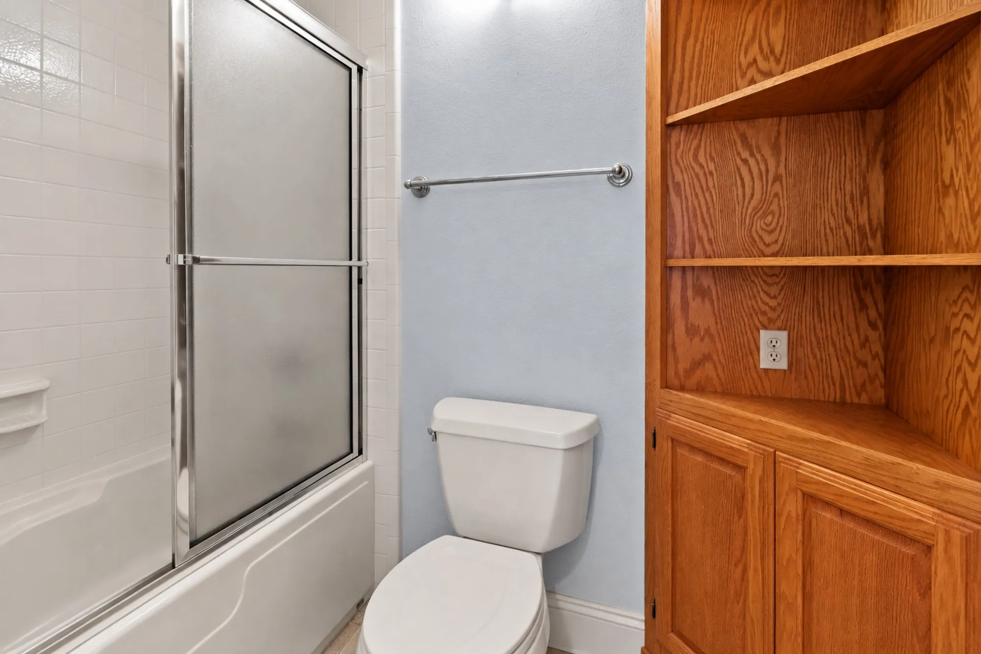 Single Family Residence For Sale in Titus County , 205 County Road 1485, Mt Pleasant, Texas 75455, 5 Bedroom, 3 Bathroom, 2 Garage spaces, 3,930 Sqft, built in 1994, mls#21402269, Real Estate Agent in Mt Pleasant, Homes For Sale in Titus county, Homes For Sale in Mt Pleasant, Realtor in Mt Pleasant Texas, Real Estate Brokerage Independent Realty Texas, Luminita Cordes Realtor