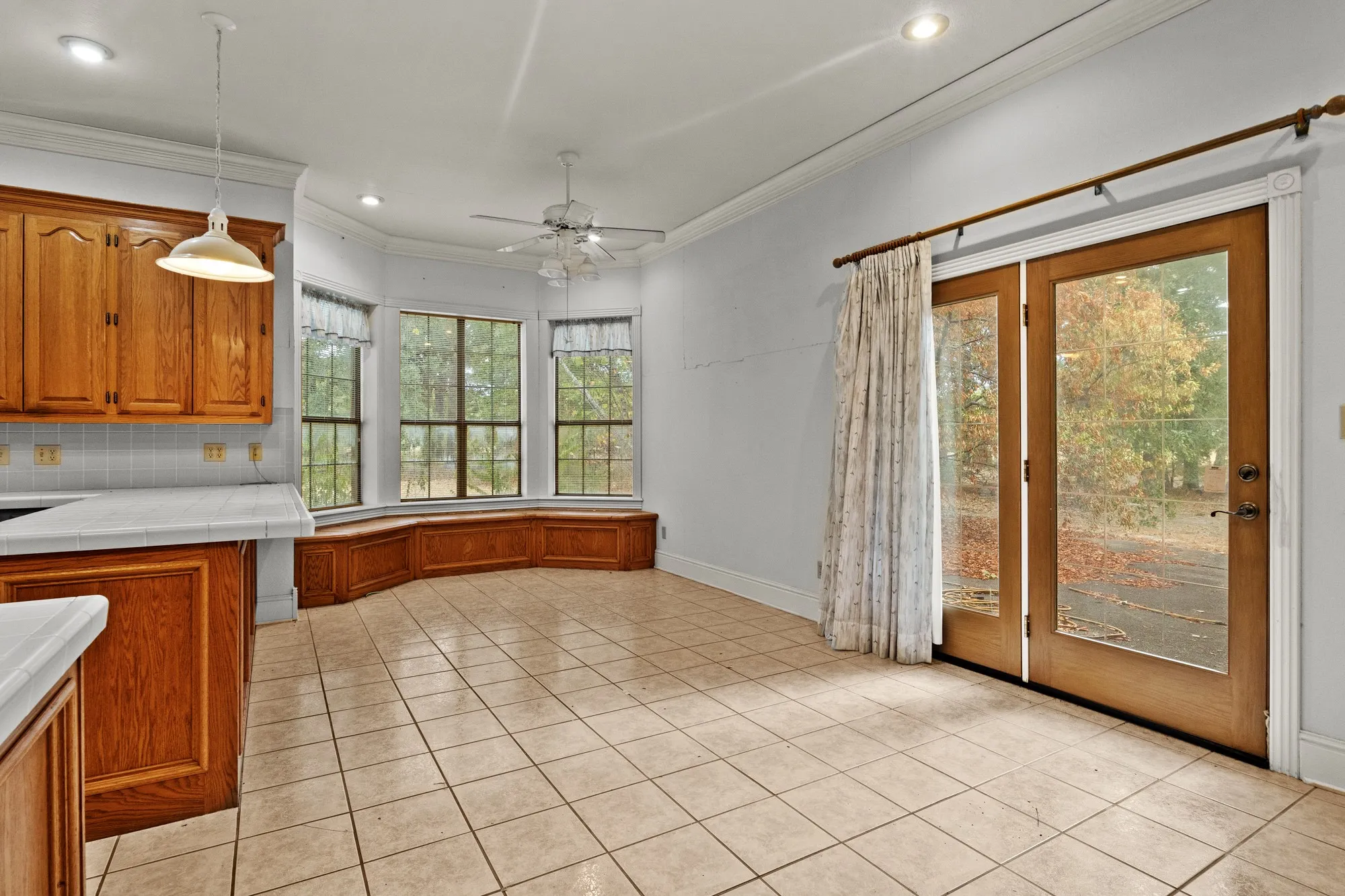 Single Family Residence For Sale in Titus County , 205 County Road 1485, Mt Pleasant, Texas 75455, 5 Bedroom, 3 Bathroom, 2 Garage spaces, 3,930 Sqft, built in 1994, mls#21402269, Real Estate Agent in Mt Pleasant, Homes For Sale in Titus county, Homes For Sale in Mt Pleasant, Realtor in Mt Pleasant Texas, Real Estate Brokerage Independent Realty Texas, Luminita Cordes Realtor