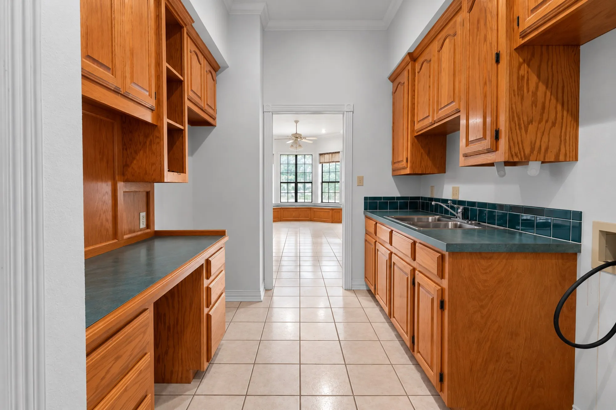 Single Family Residence For Sale in Titus County , 205 County Road 1485, Mt Pleasant, Texas 75455, 5 Bedroom, 3 Bathroom, 2 Garage spaces, 3,930 Sqft, built in 1994, mls#21402269, Real Estate Agent in Mt Pleasant, Homes For Sale in Titus county, Homes For Sale in Mt Pleasant, Realtor in Mt Pleasant Texas, Real Estate Brokerage Independent Realty Texas, Luminita Cordes Realtor