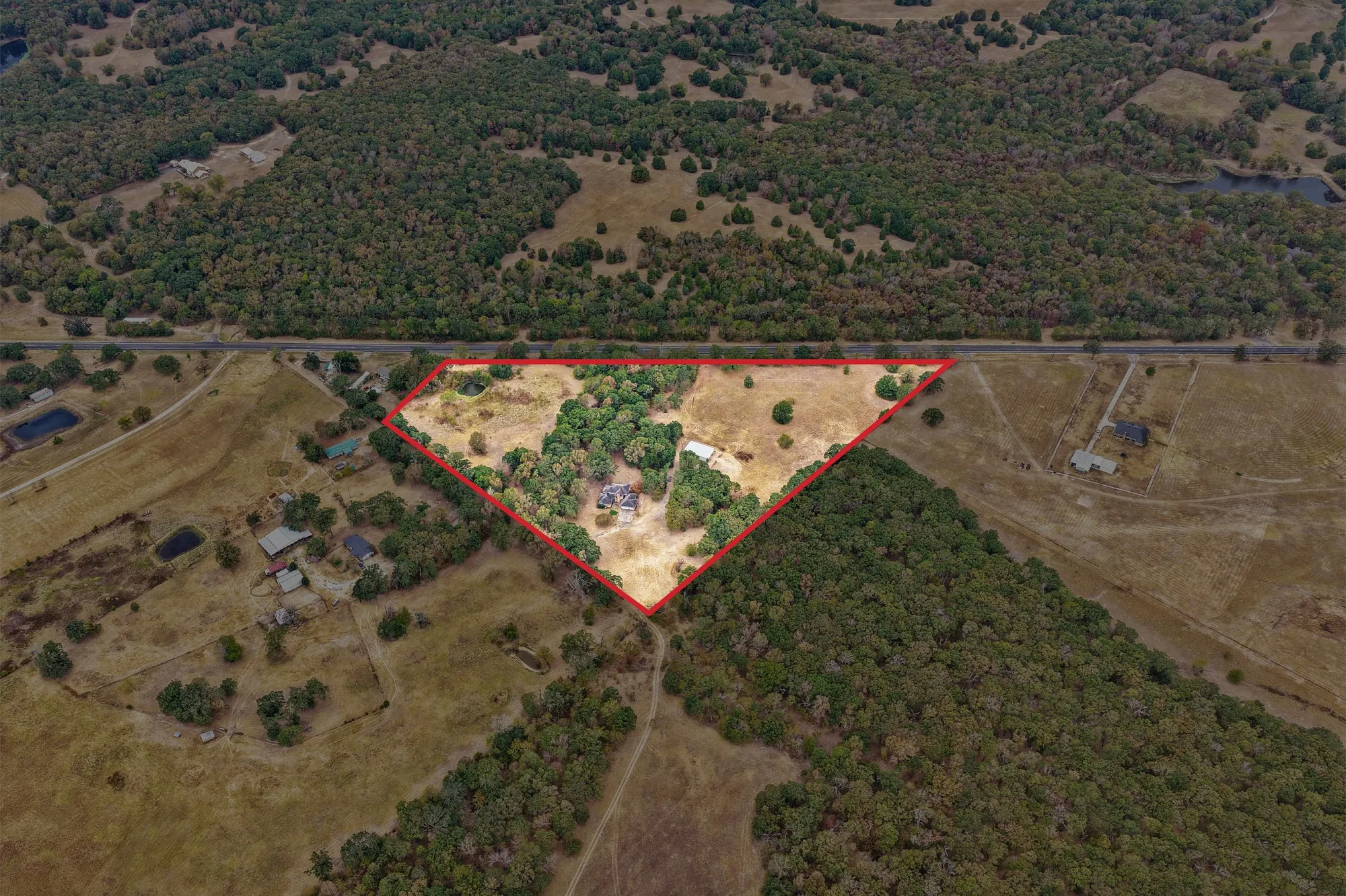 Single Family Residence For Sale in Titus County , 205 County Road 1485, Mt Pleasant, Texas 75455, 5 Bedroom, 3 Bathroom, 2 Garage spaces, 3,930 Sqft, built in 1994, mls#21402269, Real Estate Agent in Mt Pleasant, Homes For Sale in Titus county, Homes For Sale in Mt Pleasant, Realtor in Mt Pleasant Texas, Real Estate Brokerage Independent Realty Texas, Luminita Cordes Realtor