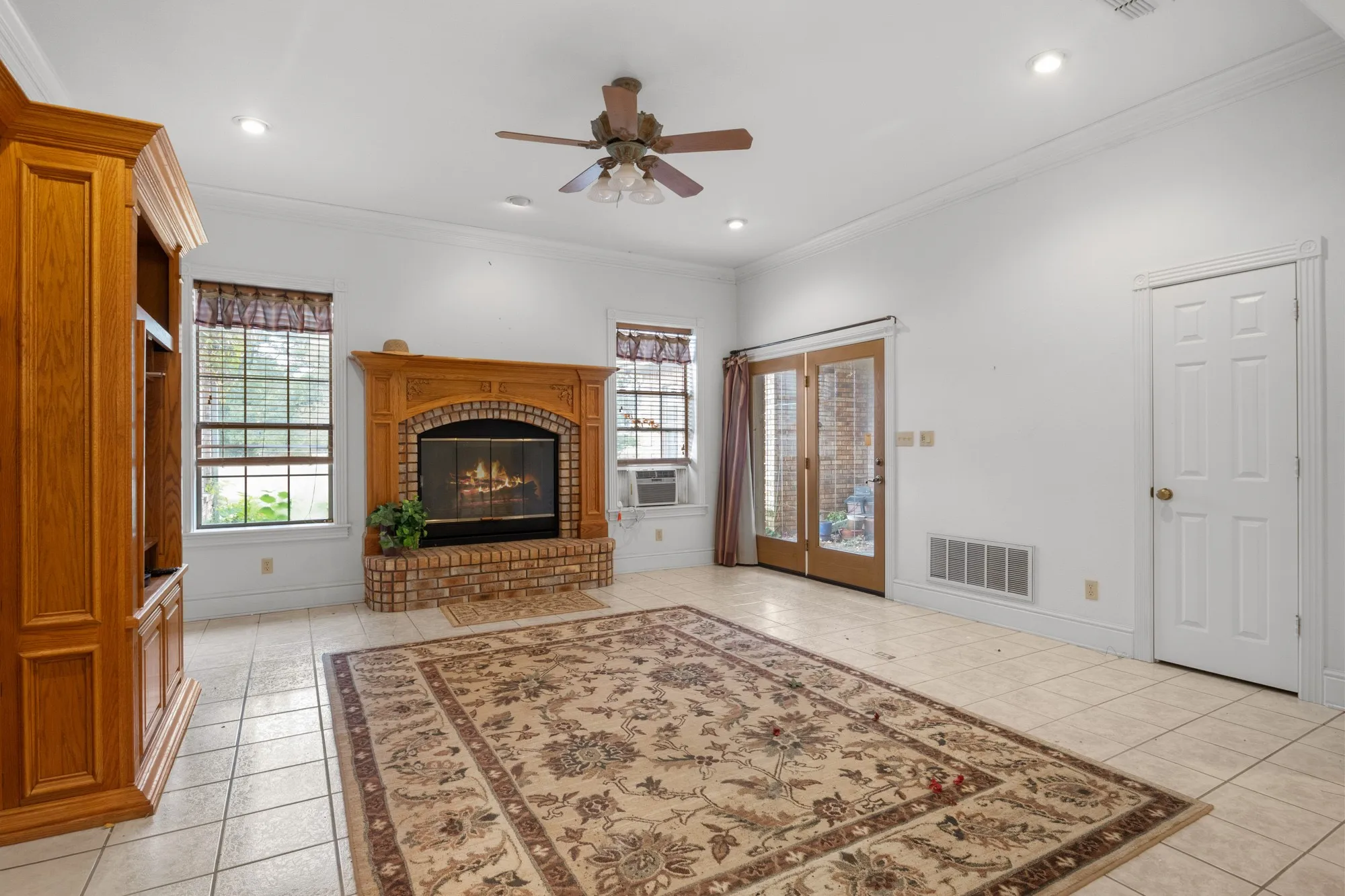 Single Family Residence For Sale in Titus County , 205 County Road 1485, Mt Pleasant, Texas 75455, 5 Bedroom, 3 Bathroom, 2 Garage spaces, 3,930 Sqft, built in 1994, mls#21402269, Real Estate Agent in Mt Pleasant, Homes For Sale in Titus county, Homes For Sale in Mt Pleasant, Realtor in Mt Pleasant Texas, Real Estate Brokerage Independent Realty Texas, Luminita Cordes Realtor