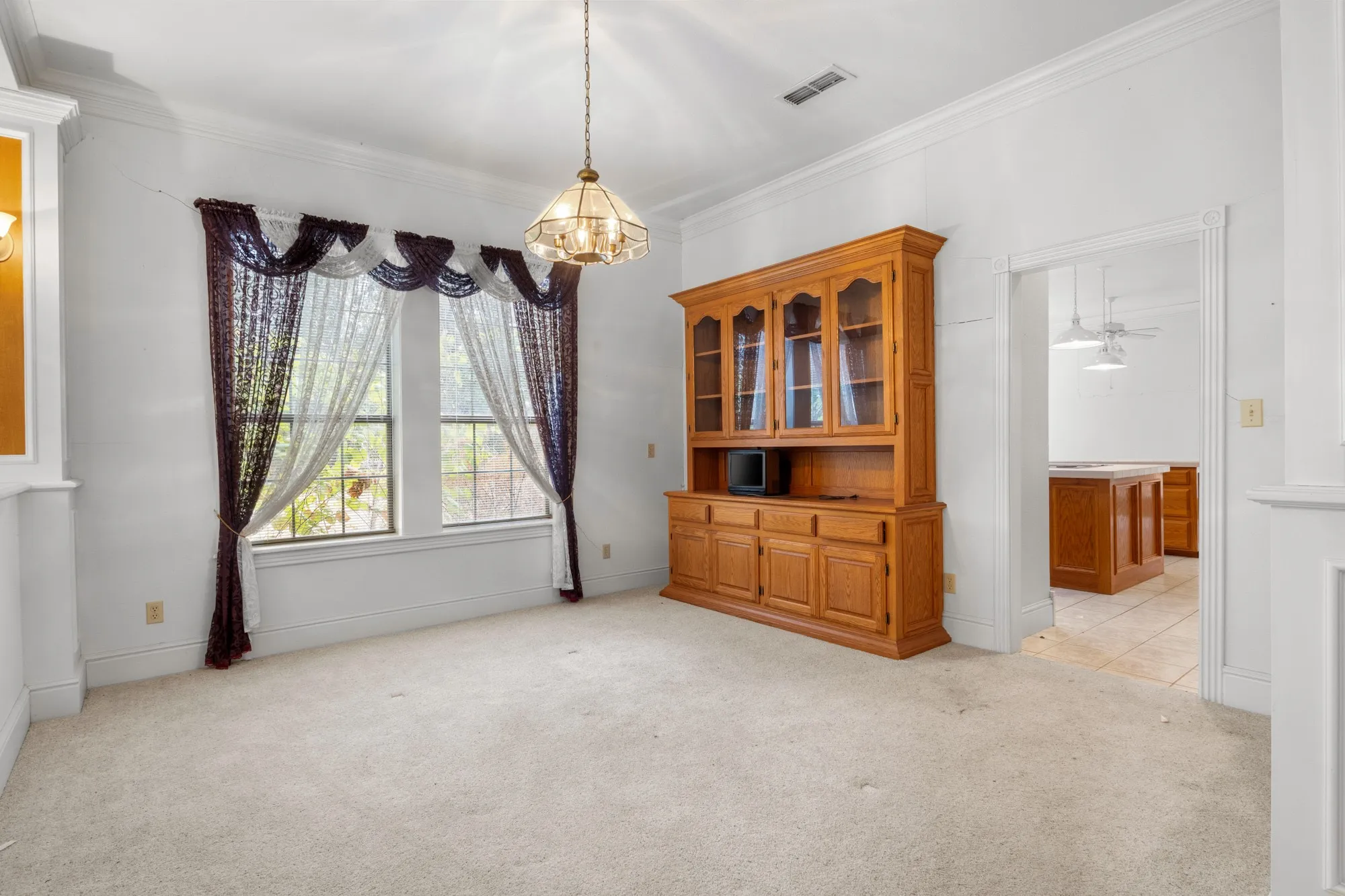 Single Family Residence For Sale in Titus County , 205 County Road 1485, Mt Pleasant, Texas 75455, 5 Bedroom, 3 Bathroom, 2 Garage spaces, 3,930 Sqft, built in 1994, mls#21402269, Real Estate Agent in Mt Pleasant, Homes For Sale in Titus county, Homes For Sale in Mt Pleasant, Realtor in Mt Pleasant Texas, Real Estate Brokerage Independent Realty Texas, Luminita Cordes Realtor