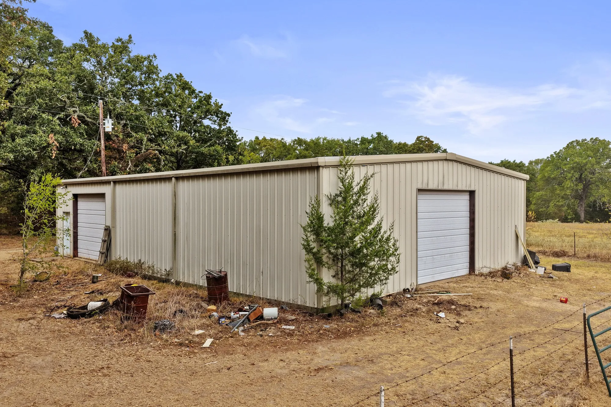 Single Family Residence For Sale in Titus County , 205 County Road 1485, Mt Pleasant, Texas 75455, 5 Bedroom, 3 Bathroom, 2 Garage spaces, 3,930 Sqft, built in 1994, mls#21402269, Real Estate Agent in Mt Pleasant, Homes For Sale in Titus county, Homes For Sale in Mt Pleasant, Realtor in Mt Pleasant Texas, Real Estate Brokerage Independent Realty Texas, Luminita Cordes Realtor