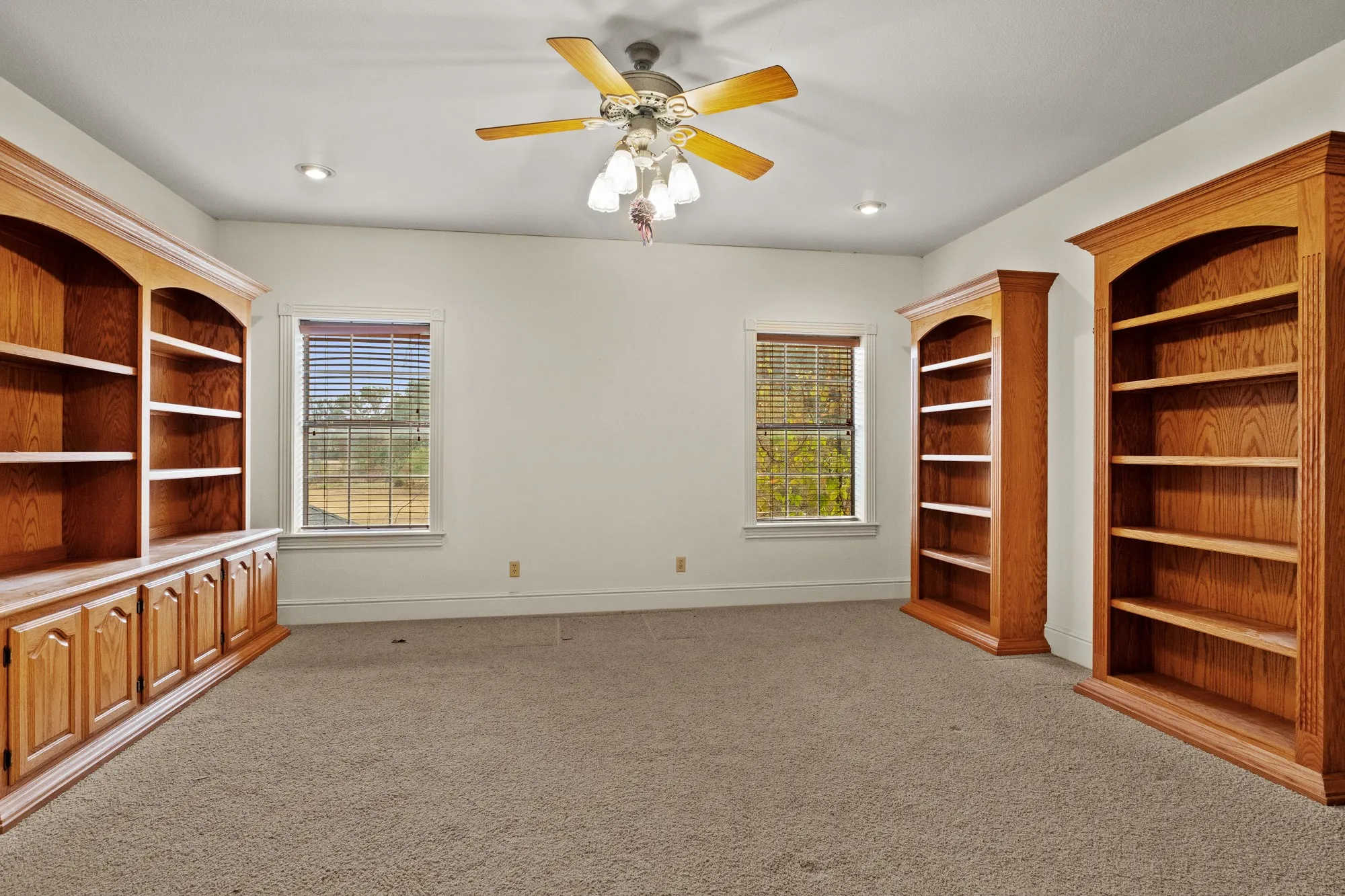 Single Family Residence For Sale in Titus County , 205 County Road 1485, Mt Pleasant, Texas 75455, 5 Bedroom, 3 Bathroom, 2 Garage spaces, 3,930 Sqft, built in 1994, mls#21402269, Real Estate Agent in Mt Pleasant, Homes For Sale in Titus county, Homes For Sale in Mt Pleasant, Realtor in Mt Pleasant Texas, Real Estate Brokerage Independent Realty Texas, Luminita Cordes Realtor