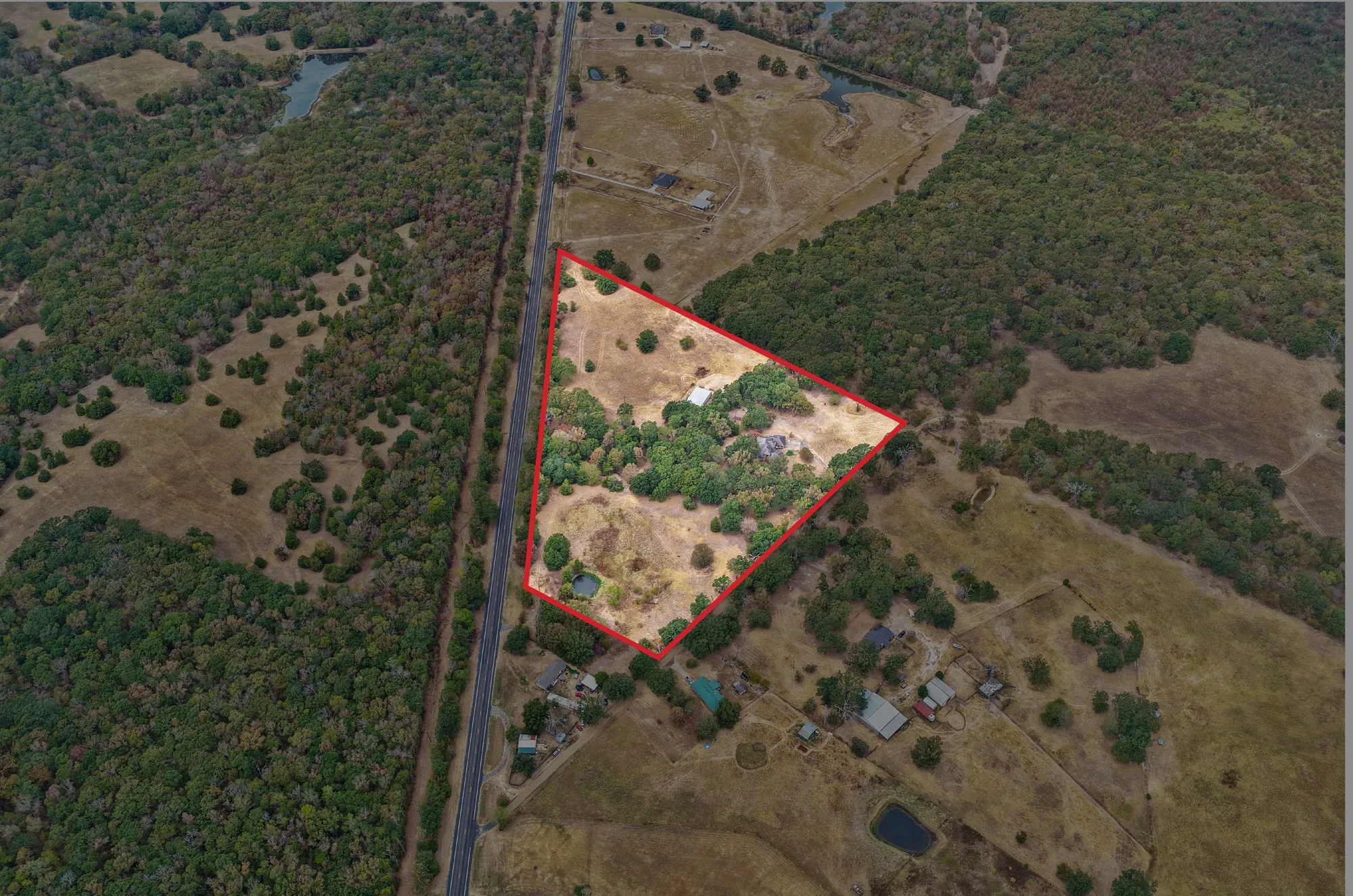 Single Family Residence For Sale in Titus County , 205 County Road 1485, Mt Pleasant, Texas 75455, 5 Bedroom, 3 Bathroom, 2 Garage spaces, 3,930 Sqft, built in 1994, mls#21402269, Real Estate Agent in Mt Pleasant, Homes For Sale in Titus county, Homes For Sale in Mt Pleasant, Realtor in Mt Pleasant Texas, Real Estate Brokerage Independent Realty Texas, Luminita Cordes Realtor