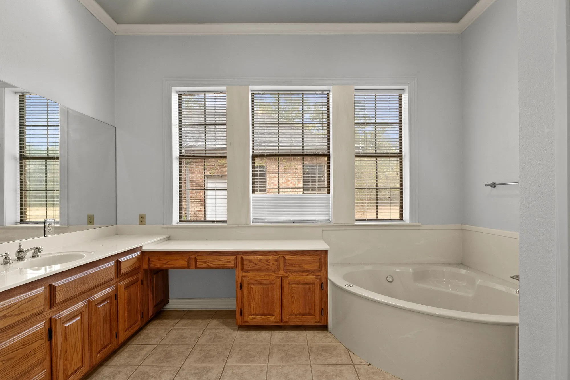 Single Family Residence For Sale in Titus County , 205 County Road 1485, Mt Pleasant, Texas 75455, 5 Bedroom, 3 Bathroom, 2 Garage spaces, 3,930 Sqft, built in 1994, mls#21402269, Real Estate Agent in Mt Pleasant, Homes For Sale in Titus county, Homes For Sale in Mt Pleasant, Realtor in Mt Pleasant Texas, Real Estate Brokerage Independent Realty Texas, Luminita Cordes Realtor