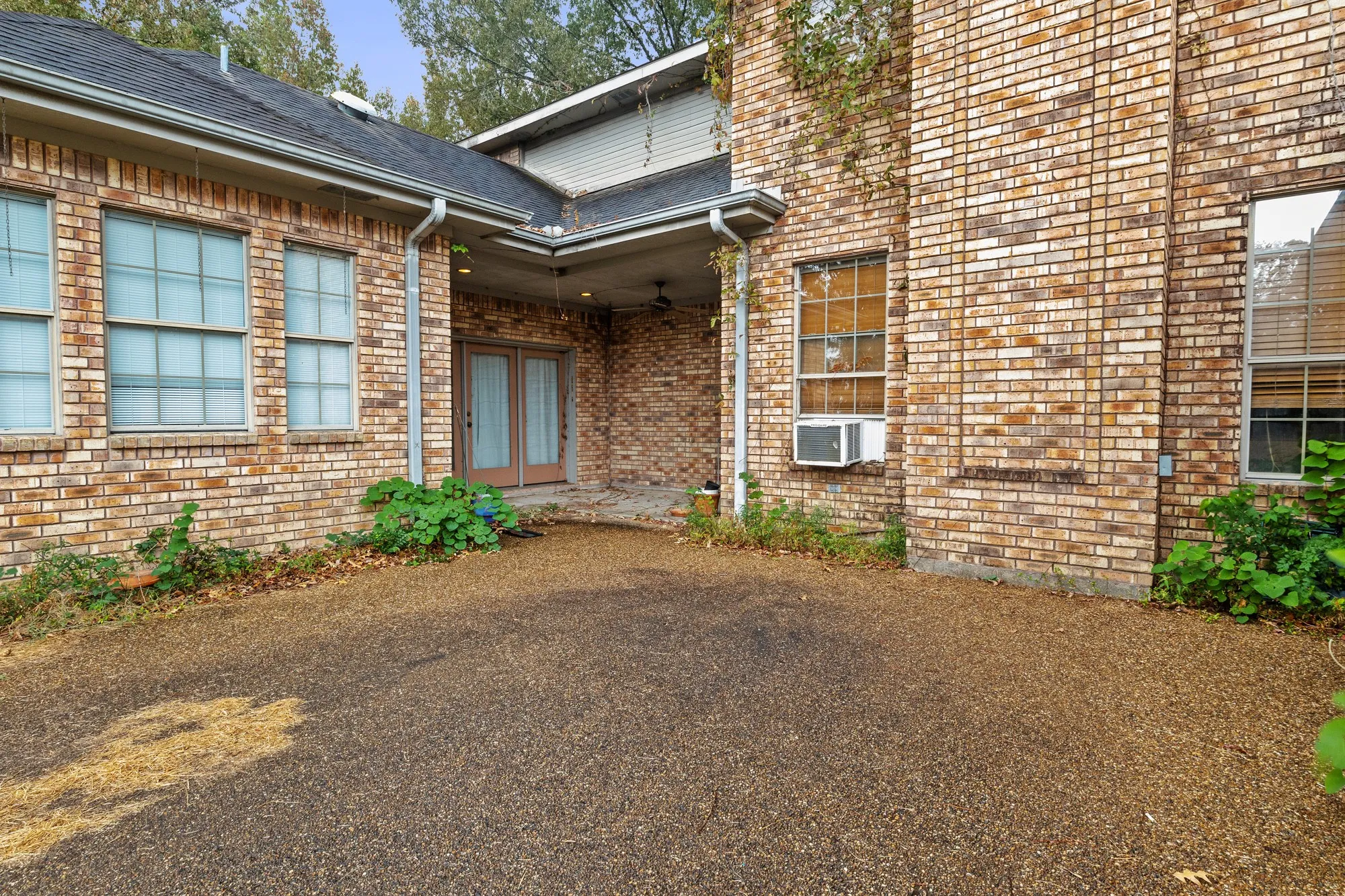 Single Family Residence For Sale in Titus County , 205 County Road 1485, Mt Pleasant, Texas 75455, 5 Bedroom, 3 Bathroom, 2 Garage spaces, 3,930 Sqft, built in 1994, mls#21402269, Real Estate Agent in Mt Pleasant, Homes For Sale in Titus county, Homes For Sale in Mt Pleasant, Realtor in Mt Pleasant Texas, Real Estate Brokerage Independent Realty Texas, Luminita Cordes Realtor