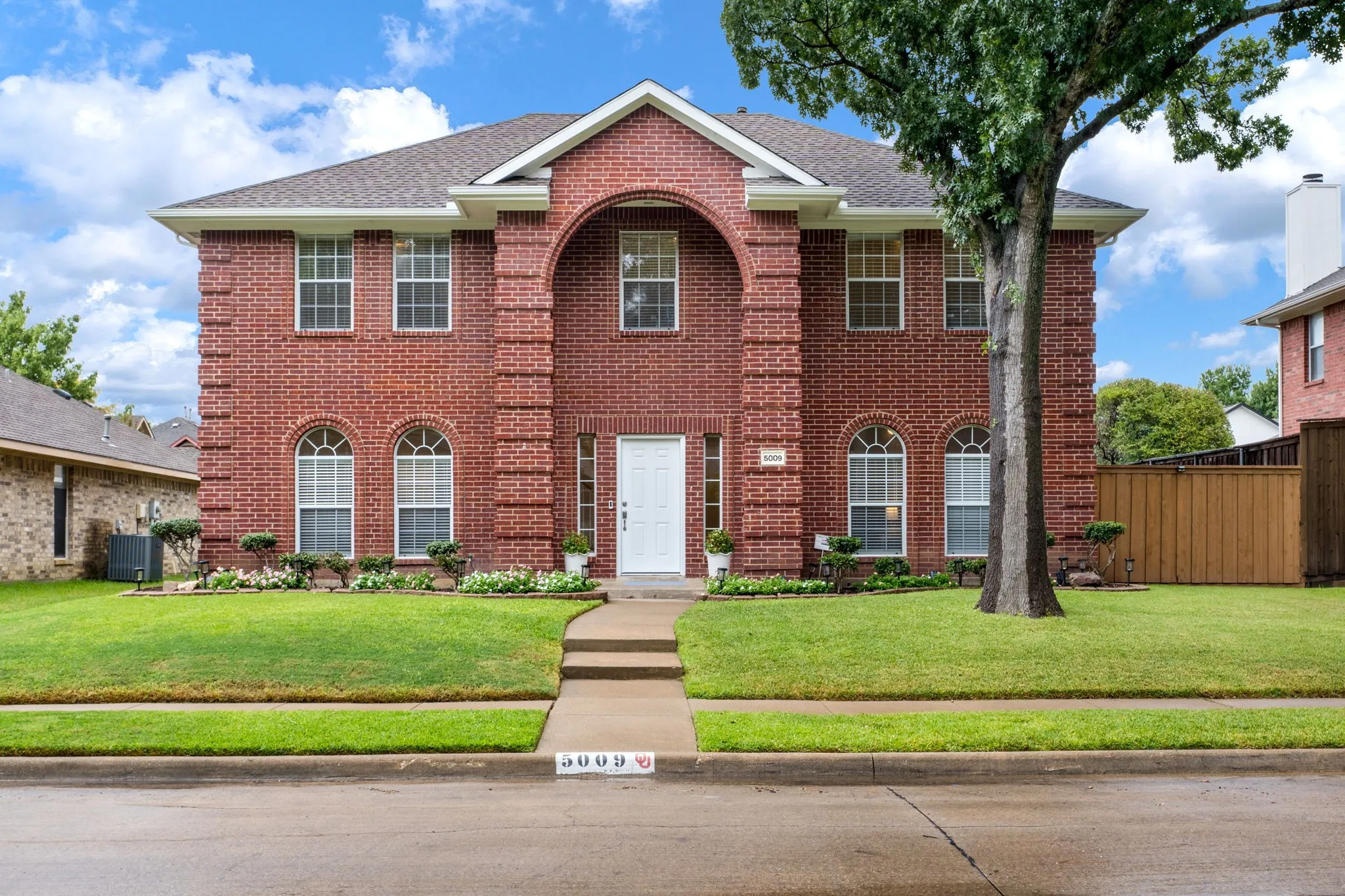 Single Family Residence For Sale in Dallas County , 5009 Sandestin Court, Garland, Texas 75044, 4 Bedroom, 3 Bathroom, 2 Garage spaces, 2,661 Sqft, built in 1995, mls#21401615, Real Estate Agent in Garland, Homes For Sale in Dallas county, Homes For Sale in Garland, Realtor in Garland Texas, Real Estate Brokerage Independent Realty Texas, Luminita Cordes Realtor