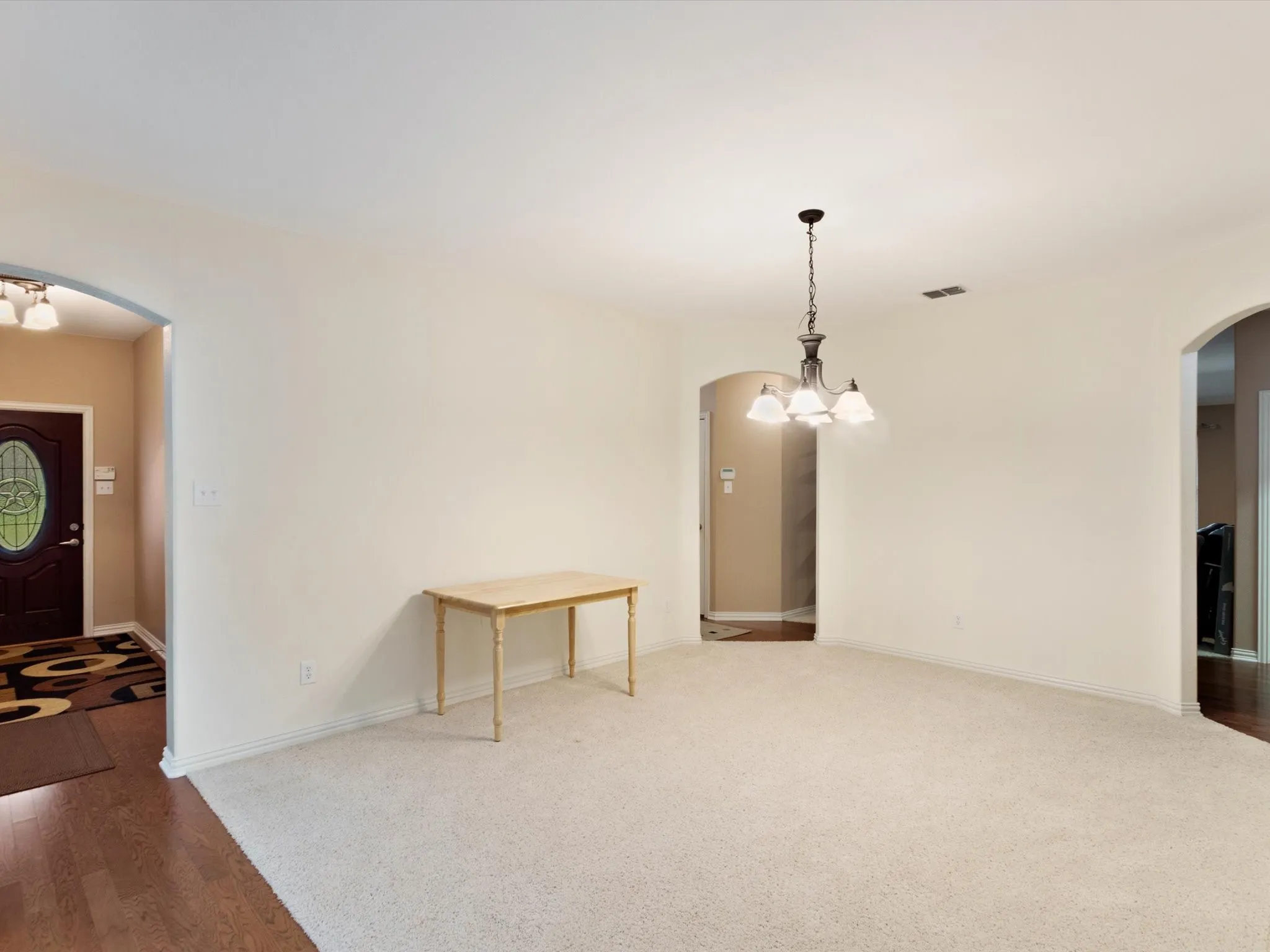 Single Family Residence For Sale in Tarrant County , 5440 Lavaca Road, Grand Prairie, Texas 75052, 3 Bedroom, 2 Bathroom, 3 Garage spaces, 2,144 Sqft, built in 2005, mls#21402039, Real Estate Agent in Grand Prairie, Homes For Sale in Tarrant county, Homes For Sale in Grand Prairie, Realtor in Grand Prairie Texas, Real Estate Brokerage Independent Realty Texas, Luminita Cordes Realtor