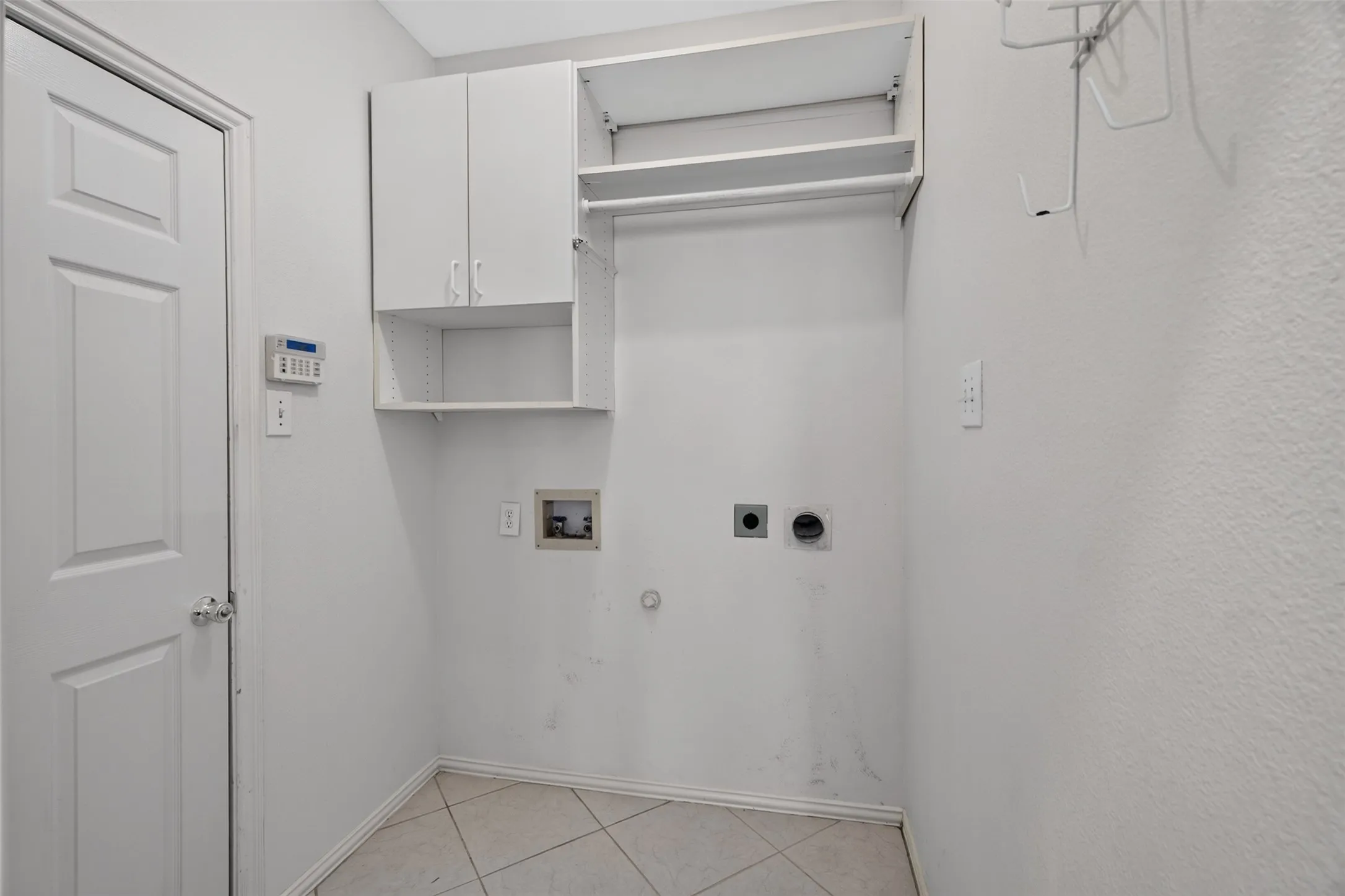 Single Family Residence For Rent in Dallas County , 120 Stonecreek Drive, Irving, Texas 75063, 3 Bedroom, 3 Bathroom, 2 Garage spaces, 2,324 Sqft, built in 1995, mls#21397347, Real Estate Agent in Irving, Homes For Rent in Dallas county, Homes For Rent in Irving, Realtor in Irving Texas, Real Estate Brokerage Independent Realty Texas, Luminita Cordes Realtor