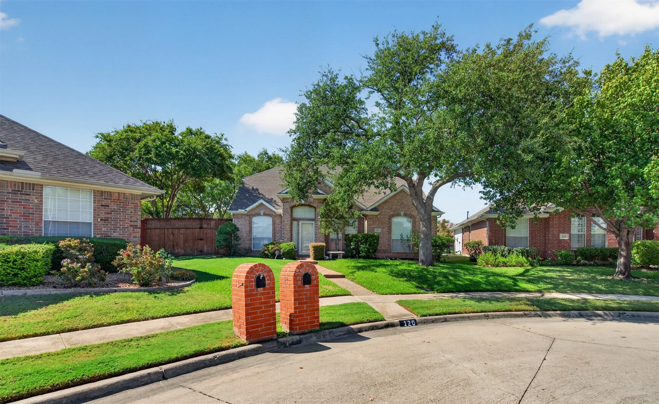 Single Family Residence For Rent in Dallas County , 120 Stonecreek Drive, Irving, Texas 75063, 3 Bedroom, 3 Bathroom, 2 Garage spaces, 2,324 Sqft, built in 1995, mls#21397347, Real Estate Agent in Irving, Homes For Rent in Dallas county, Homes For Rent in Irving, Realtor in Irving Texas, Real Estate Brokerage Independent Realty Texas, Luminita Cordes Realtor