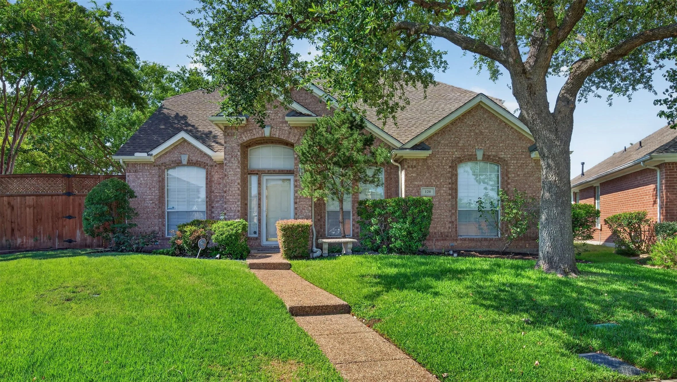 Single Family Residence For Rent in Dallas County , 120 Stonecreek Drive, Irving, Texas 75063, 3 Bedroom, 3 Bathroom, 2 Garage spaces, 2,324 Sqft, built in 1995, mls#21397347, Real Estate Agent in Irving, Homes For Rent in Dallas county, Homes For Rent in Irving, Realtor in Irving Texas, Real Estate Brokerage Independent Realty Texas, Luminita Cordes Realtor