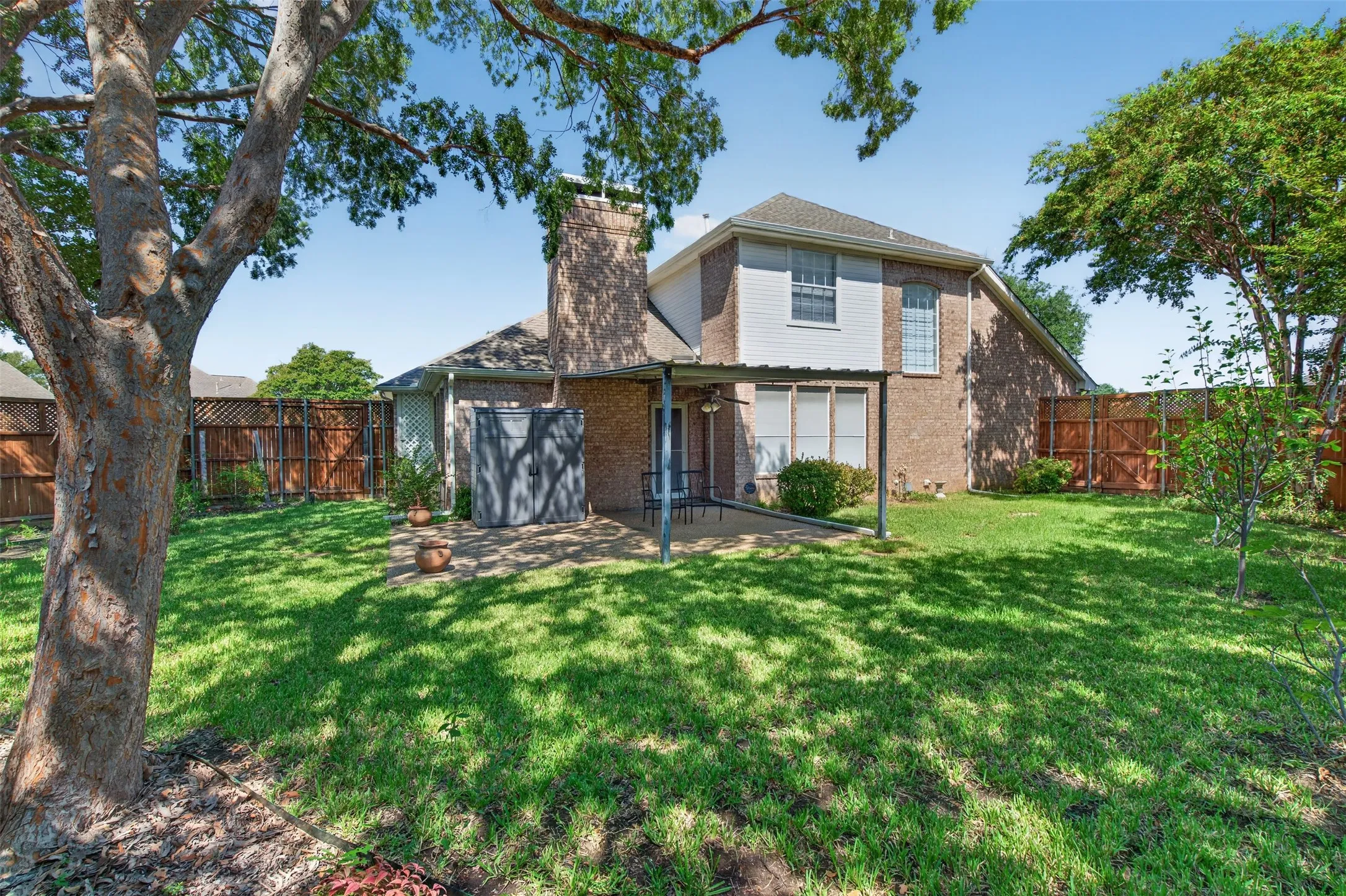 Single Family Residence For Rent in Dallas County , 120 Stonecreek Drive, Irving, Texas 75063, 3 Bedroom, 3 Bathroom, 2 Garage spaces, 2,324 Sqft, built in 1995, mls#21397347, Real Estate Agent in Irving, Homes For Rent in Dallas county, Homes For Rent in Irving, Realtor in Irving Texas, Real Estate Brokerage Independent Realty Texas, Luminita Cordes Realtor