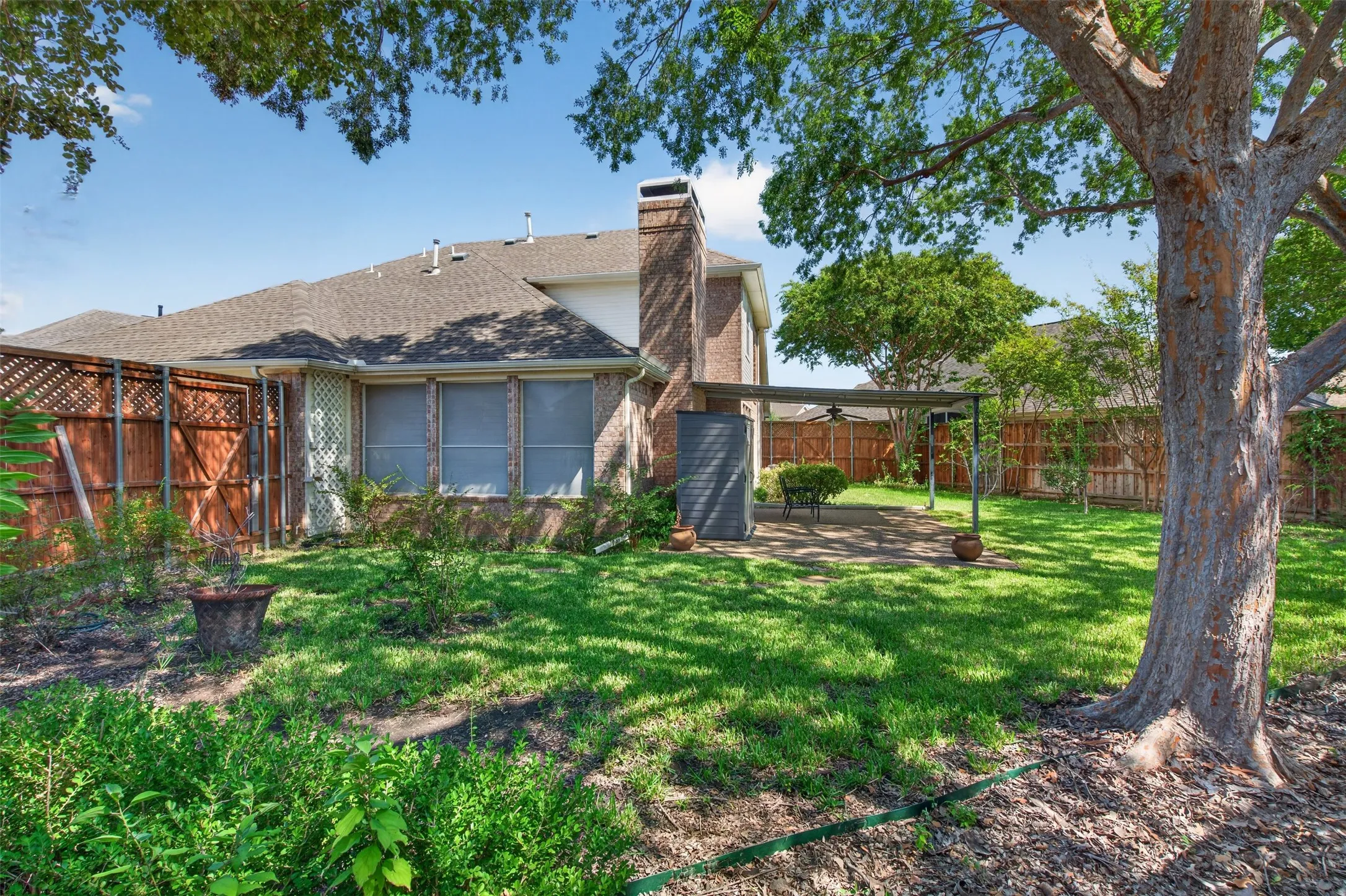 Single Family Residence For Rent in Dallas County , 120 Stonecreek Drive, Irving, Texas 75063, 3 Bedroom, 3 Bathroom, 2 Garage spaces, 2,324 Sqft, built in 1995, mls#21397347, Real Estate Agent in Irving, Homes For Rent in Dallas county, Homes For Rent in Irving, Realtor in Irving Texas, Real Estate Brokerage Independent Realty Texas, Luminita Cordes Realtor