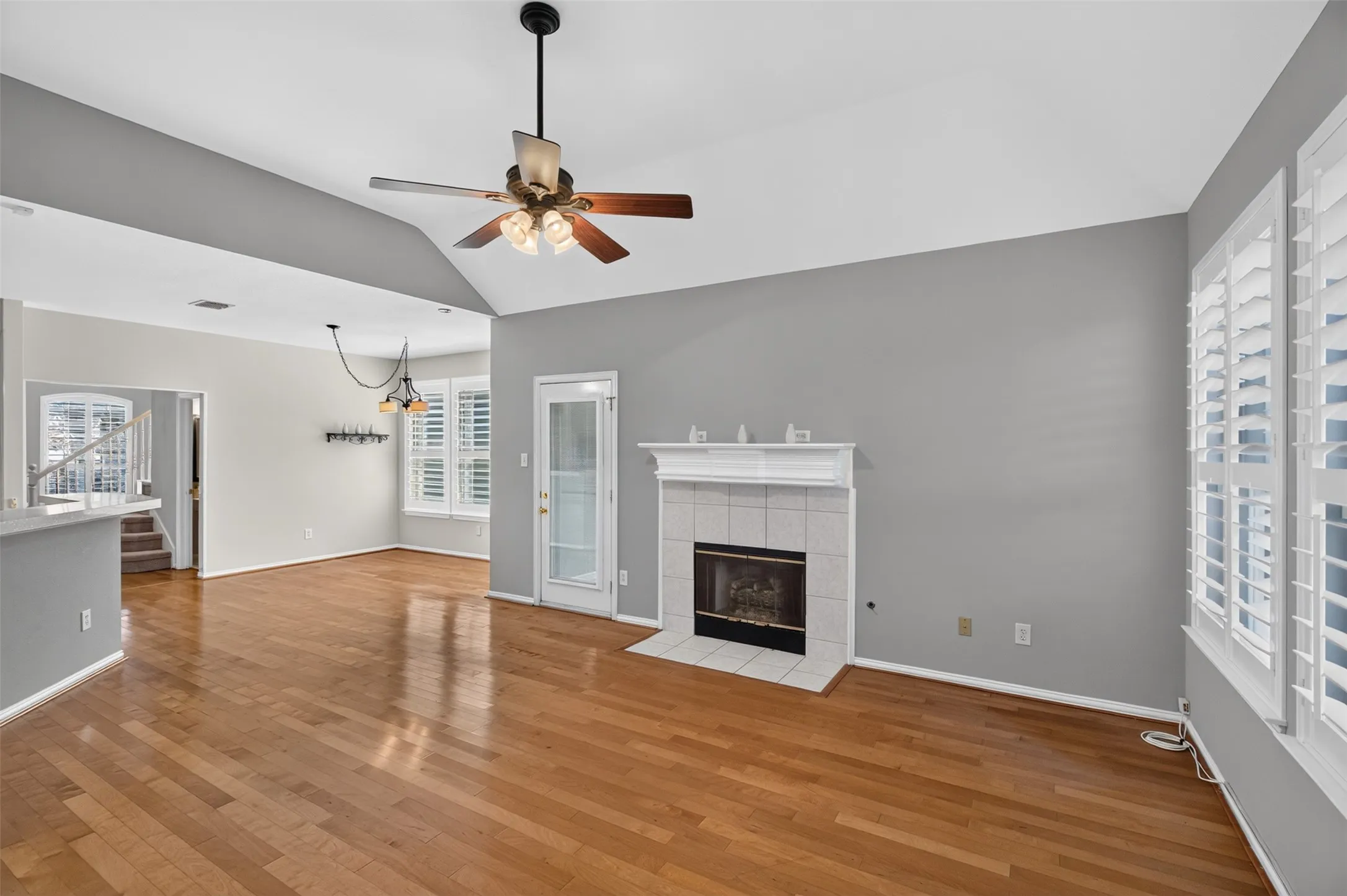 Single Family Residence For Rent in Dallas County , 120 Stonecreek Drive, Irving, Texas 75063, 3 Bedroom, 3 Bathroom, 2 Garage spaces, 2,324 Sqft, built in 1995, mls#21397347, Real Estate Agent in Irving, Homes For Rent in Dallas county, Homes For Rent in Irving, Realtor in Irving Texas, Real Estate Brokerage Independent Realty Texas, Luminita Cordes Realtor