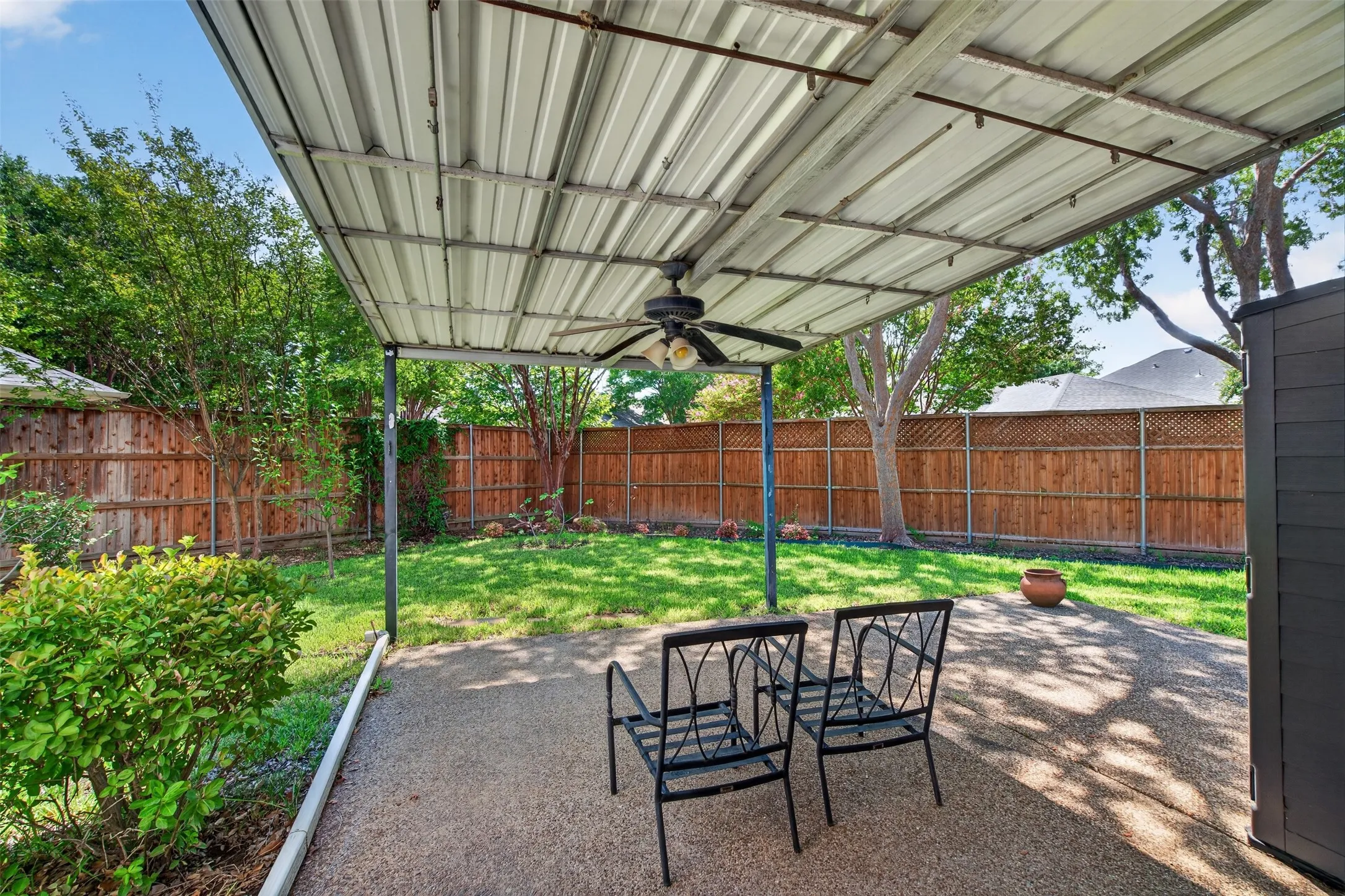 Single Family Residence For Rent in Dallas County , 120 Stonecreek Drive, Irving, Texas 75063, 3 Bedroom, 3 Bathroom, 2 Garage spaces, 2,324 Sqft, built in 1995, mls#21397347, Real Estate Agent in Irving, Homes For Rent in Dallas county, Homes For Rent in Irving, Realtor in Irving Texas, Real Estate Brokerage Independent Realty Texas, Luminita Cordes Realtor