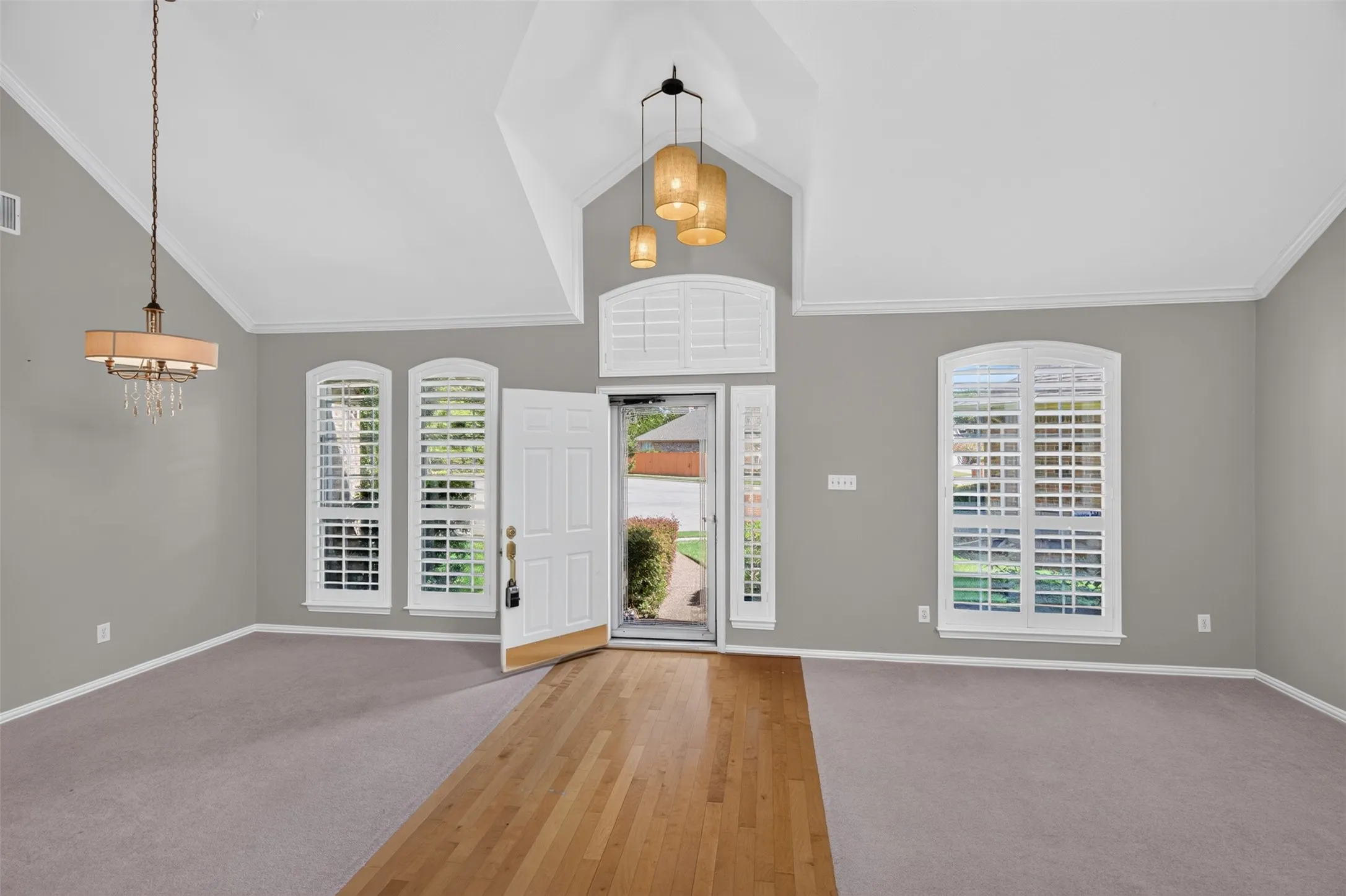 Single Family Residence For Rent in Dallas County , 120 Stonecreek Drive, Irving, Texas 75063, 3 Bedroom, 3 Bathroom, 2 Garage spaces, 2,324 Sqft, built in 1995, mls#21397347, Real Estate Agent in Irving, Homes For Rent in Dallas county, Homes For Rent in Irving, Realtor in Irving Texas, Real Estate Brokerage Independent Realty Texas, Luminita Cordes Realtor
