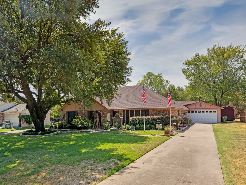 Single Family Residence For Sale in Dallas County , 302 Johnson Street, Seagoville, Texas 75159, 4 Bedroom, 2 Bathroom, 2 Garage spaces, 2,326 Sqft, built in 1985, mls#21401819, Real Estate Agent in Seagoville, Homes For Sale in Dallas county, Homes For Sale in Seagoville, Realtor in Seagoville Texas, Real Estate Brokerage Independent Realty Texas, Luminita Cordes Realtor