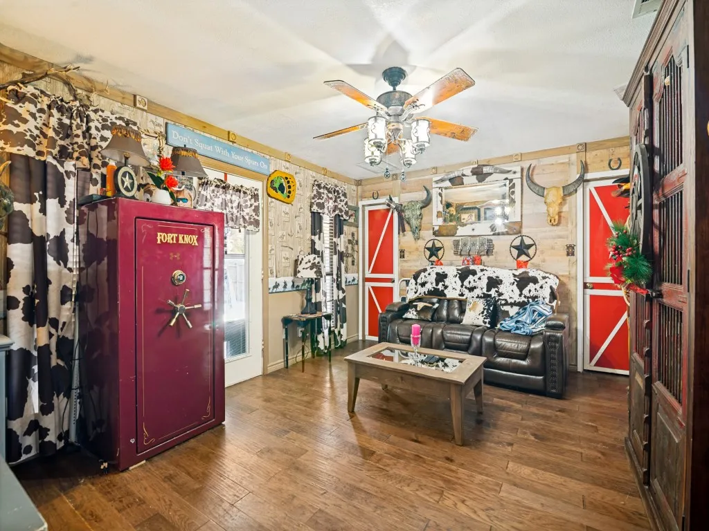 Single Family Residence For Sale in Dallas County , 302 Johnson Street, Seagoville, Texas 75159, 4 Bedroom, 2 Bathroom, 2 Garage spaces, 2,326 Sqft, built in 1985, mls#21401819, Real Estate Agent in Seagoville, Homes For Sale in Dallas county, Homes For Sale in Seagoville, Realtor in Seagoville Texas, Real Estate Brokerage Independent Realty Texas, Luminita Cordes Realtor